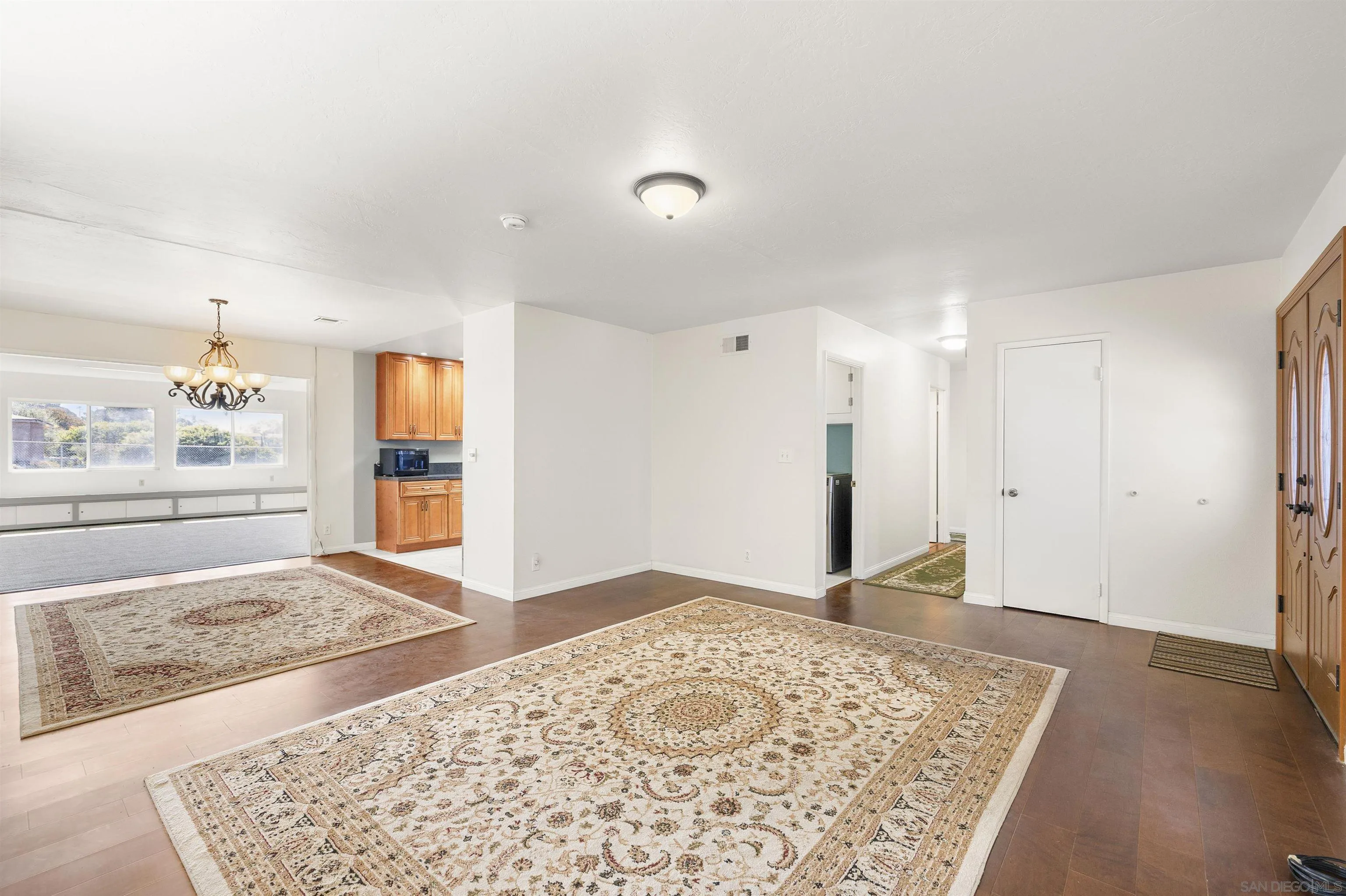 https://cdn.realtyfeed.com/cdn/127/250041834/cfe9cc4f9f894e8ad9b466775c1fee2b.webp