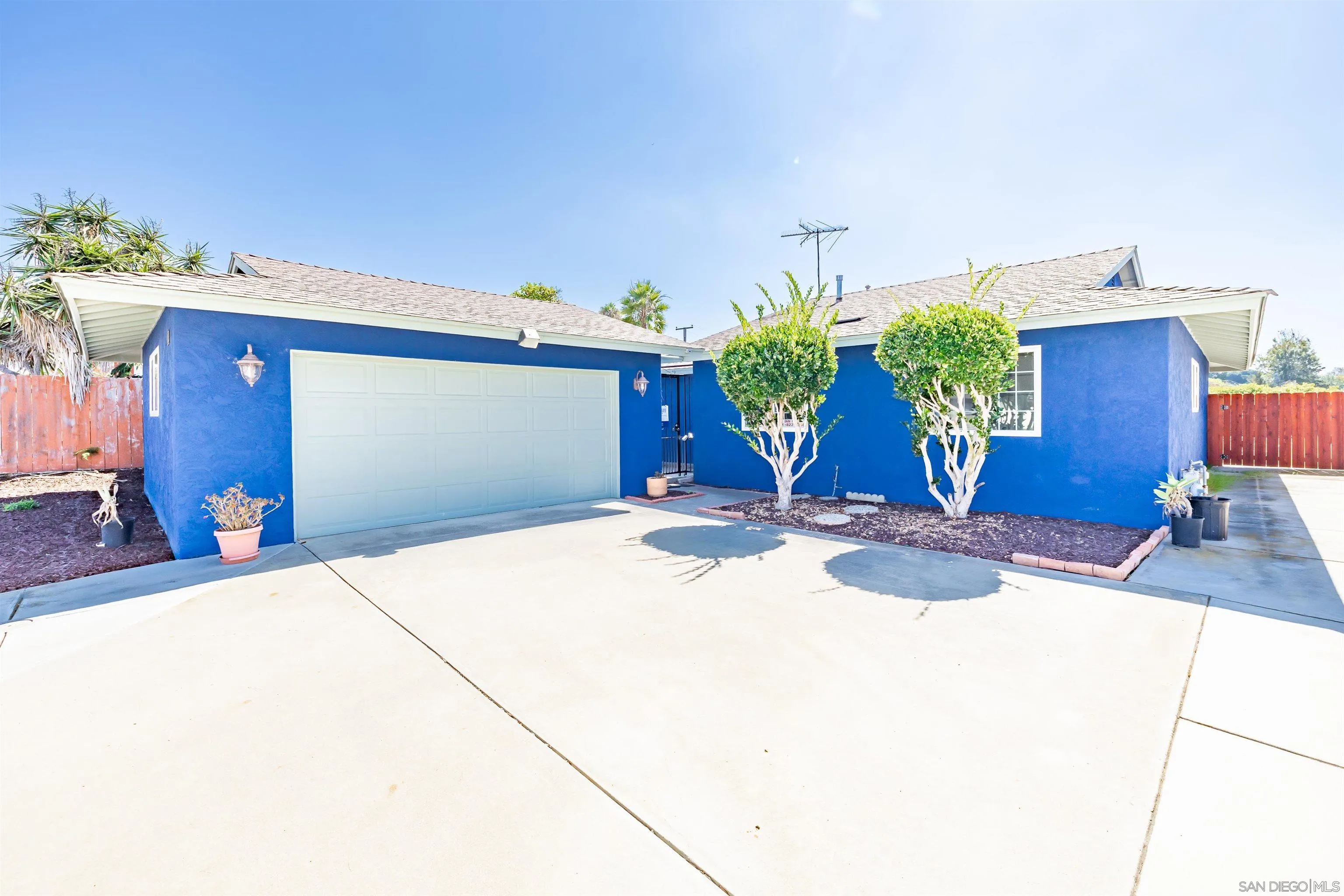 https://cdn.realtyfeed.com/cdn/127/250041834/fca9c1718def3a4b2d2c0cdcdabd50ec.webp