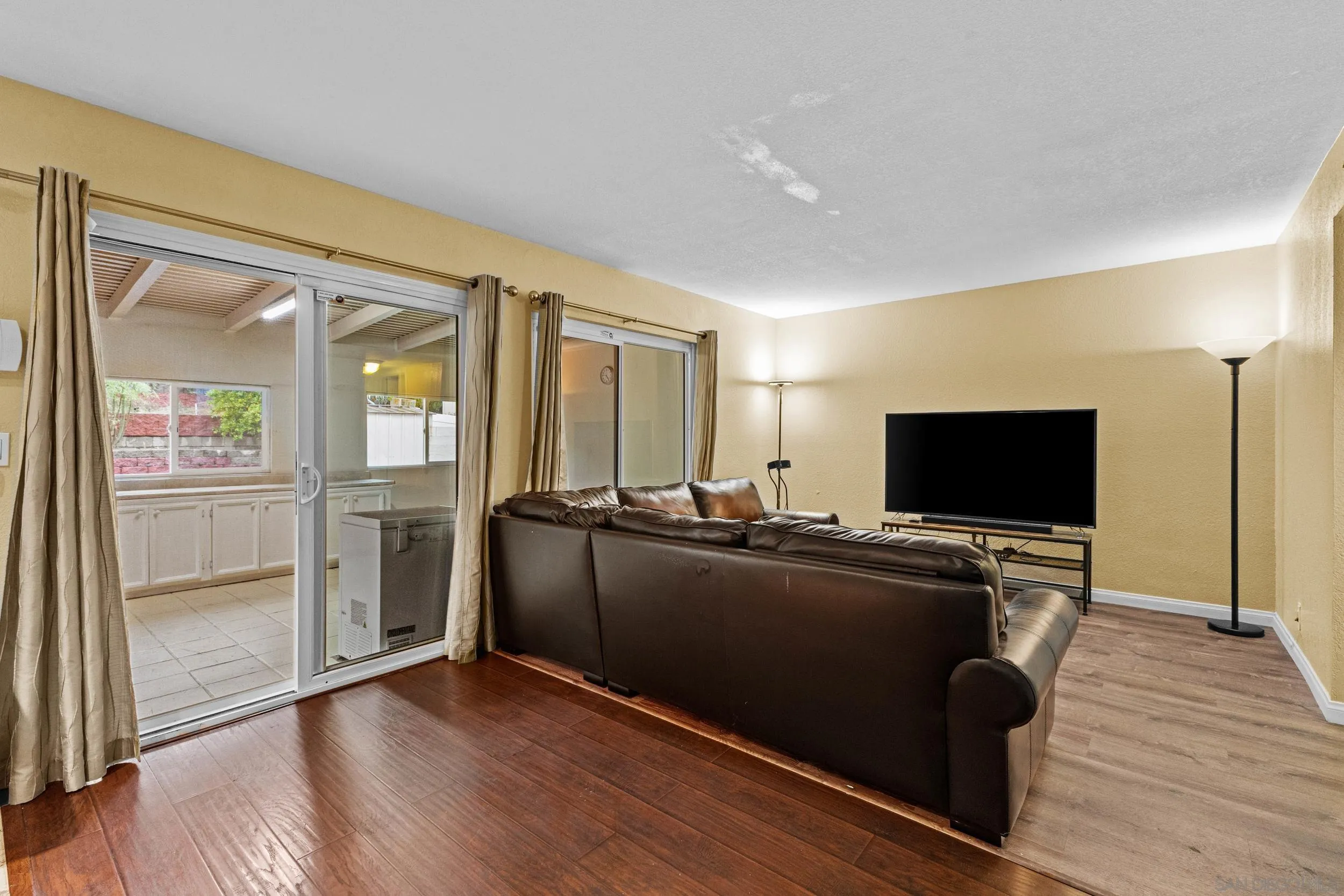 https://cdn.realtyfeed.com/cdn/127/250041835/a20aca344078d06db80e076c3c414b33.webp