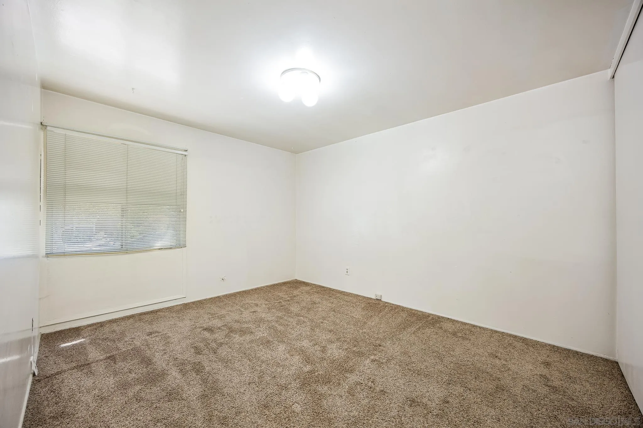 https://cdn.realtyfeed.com/cdn/127/250041837/064ea60694f0286e55b1d52e3bf7bf5b.webp