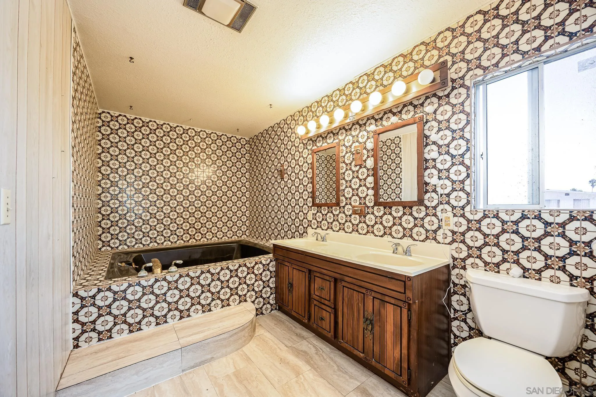 https://cdn.realtyfeed.com/cdn/127/250041837/588ef1dbabeb2c749727711a7c157d0e.webp