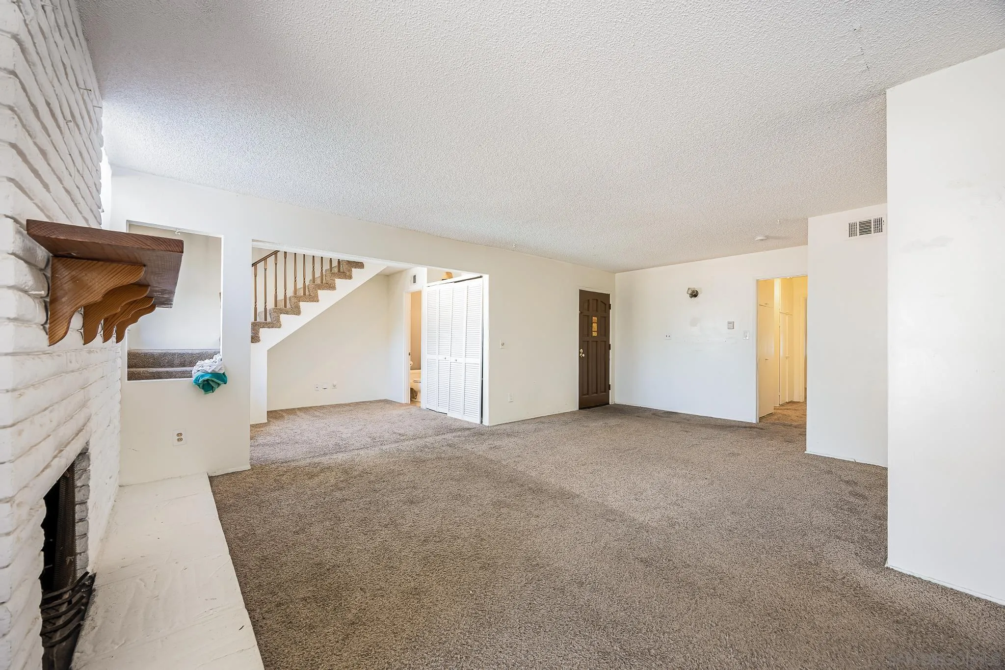 https://cdn.realtyfeed.com/cdn/127/250041837/a3bcf02690306acaa2f446a6f40f8d66.webp