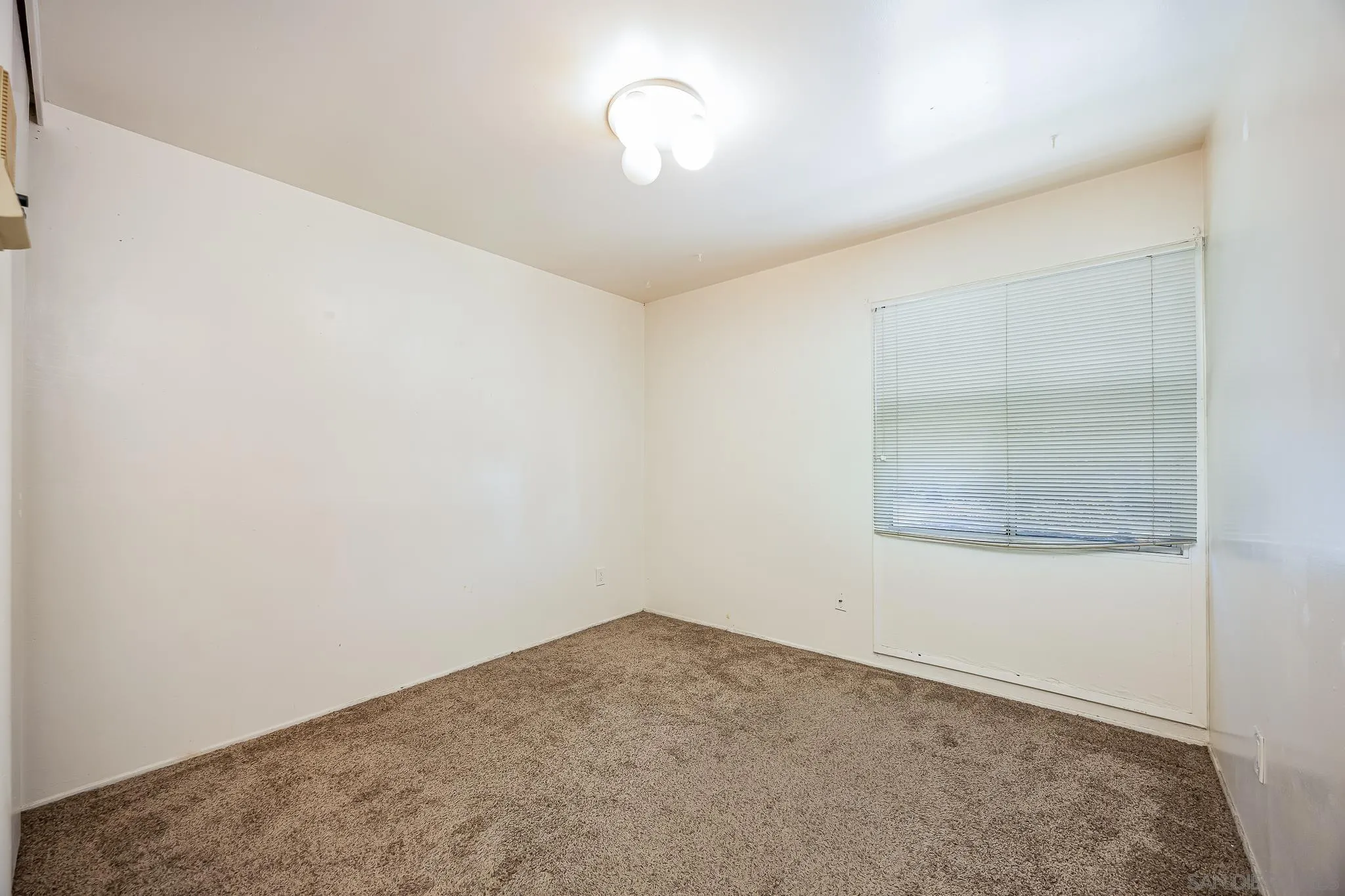https://cdn.realtyfeed.com/cdn/127/250041837/ec24910a23b989a5dcccca607345a9d9.webp