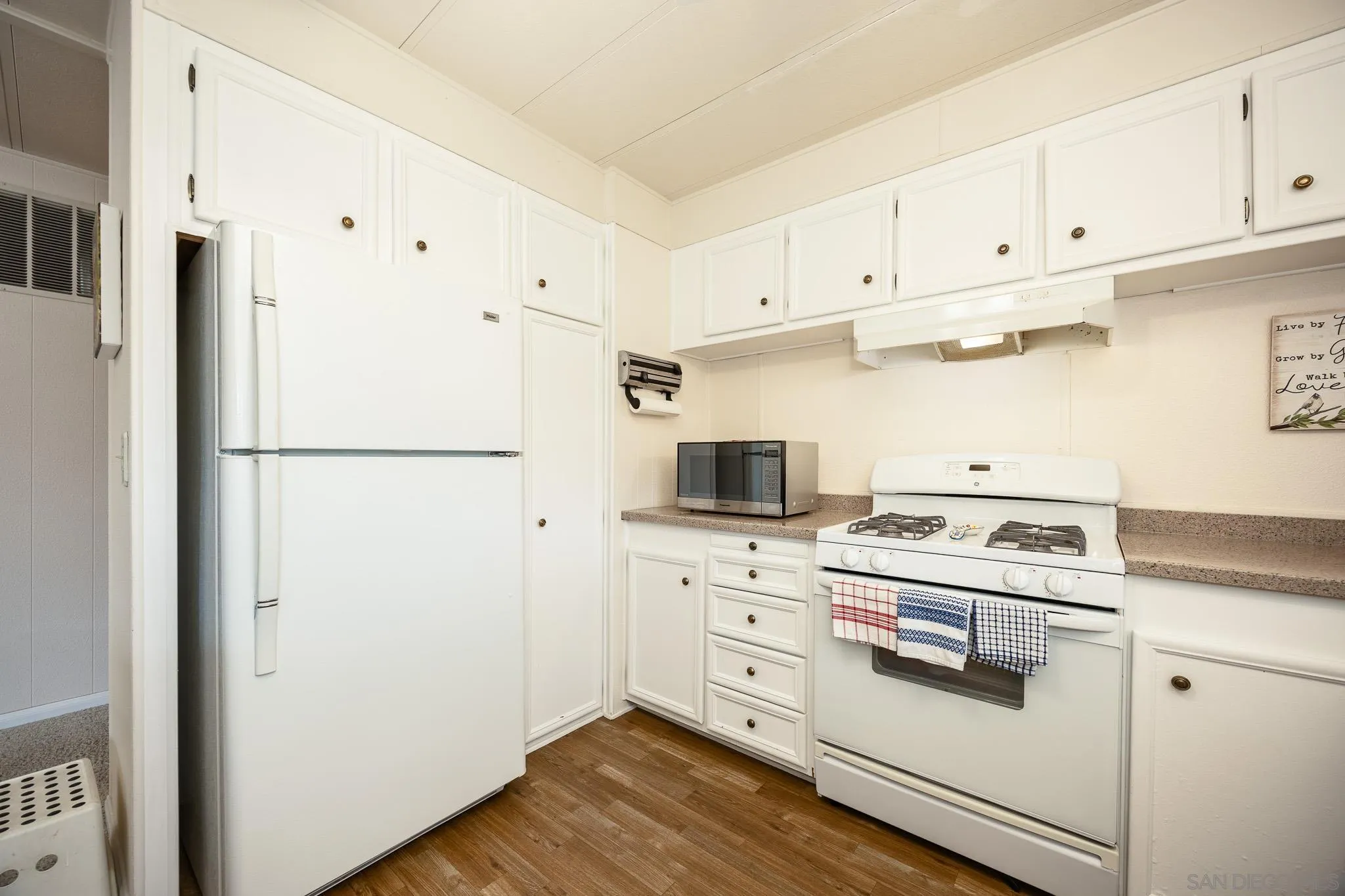 https://cdn.realtyfeed.com/cdn/127/250041839/1f9548010f9c6dba5dae112143a3426e.webp