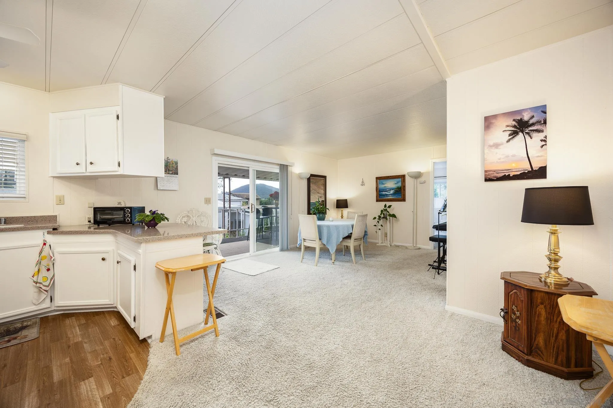 https://cdn.realtyfeed.com/cdn/127/250041839/37ec1e5ee792af77179f53bf8e65164b.webp