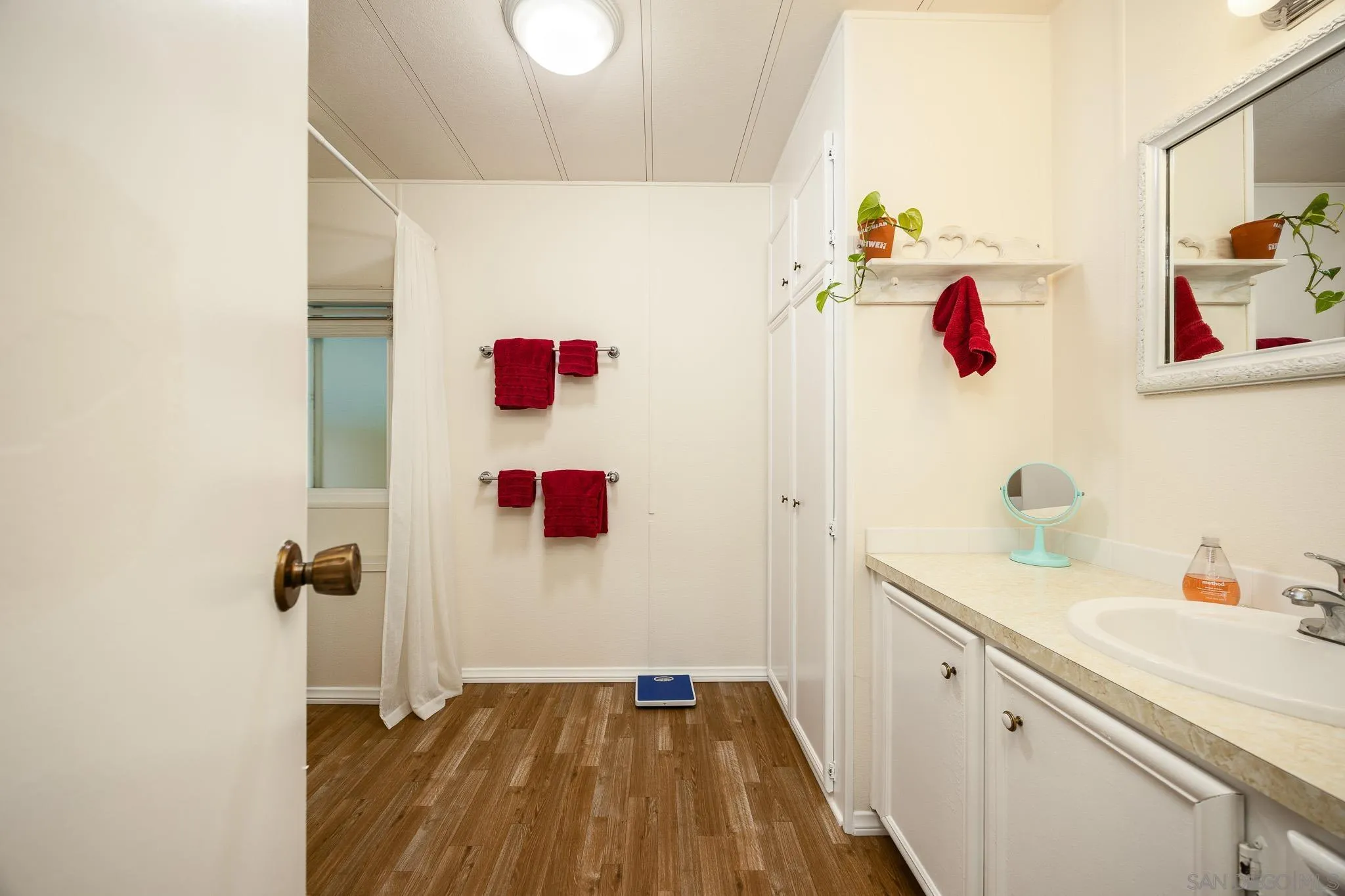 https://cdn.realtyfeed.com/cdn/127/250041839/3fb0b2332f9b95eae1b919dc7612e01e.webp