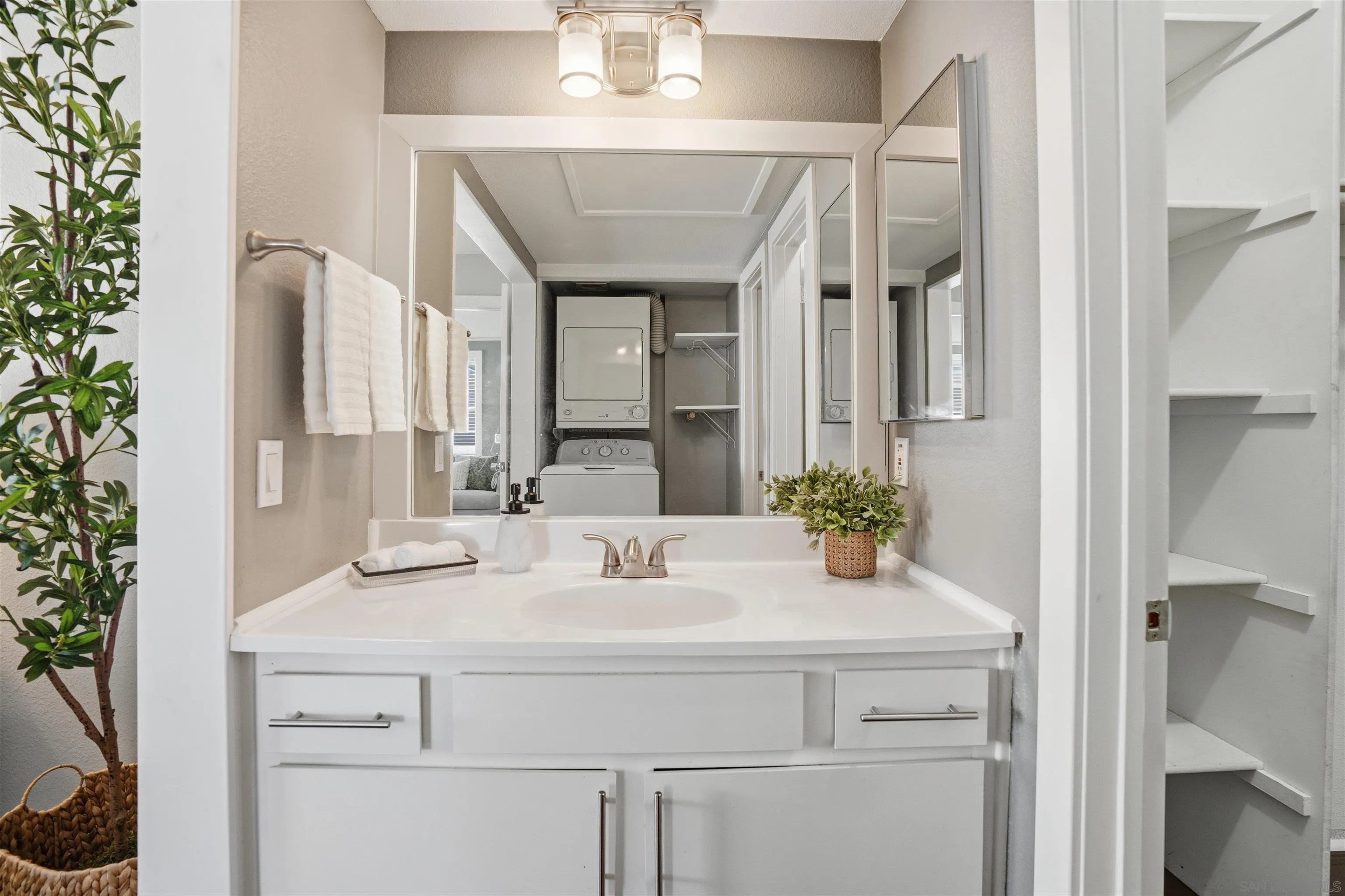 https://cdn.realtyfeed.com/cdn/127/250041849/171892824bd24c97db9fe464084b90a5.webp