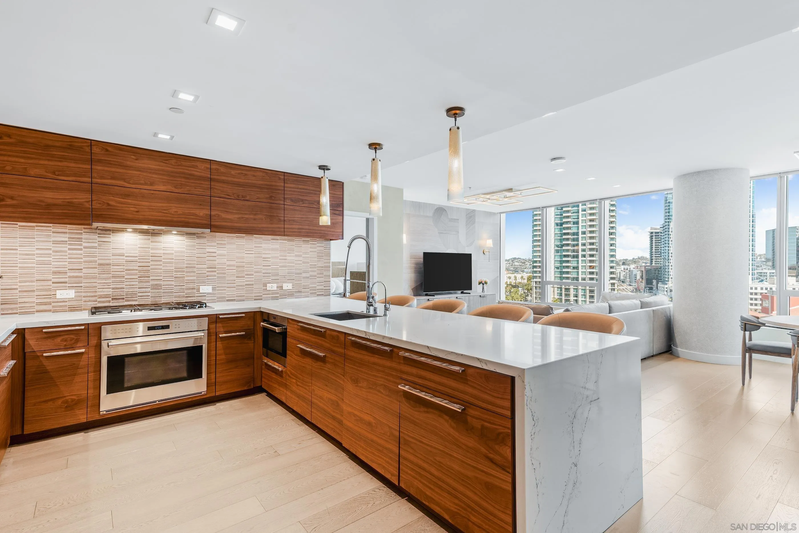 Photo #2: 250041853 Listing 