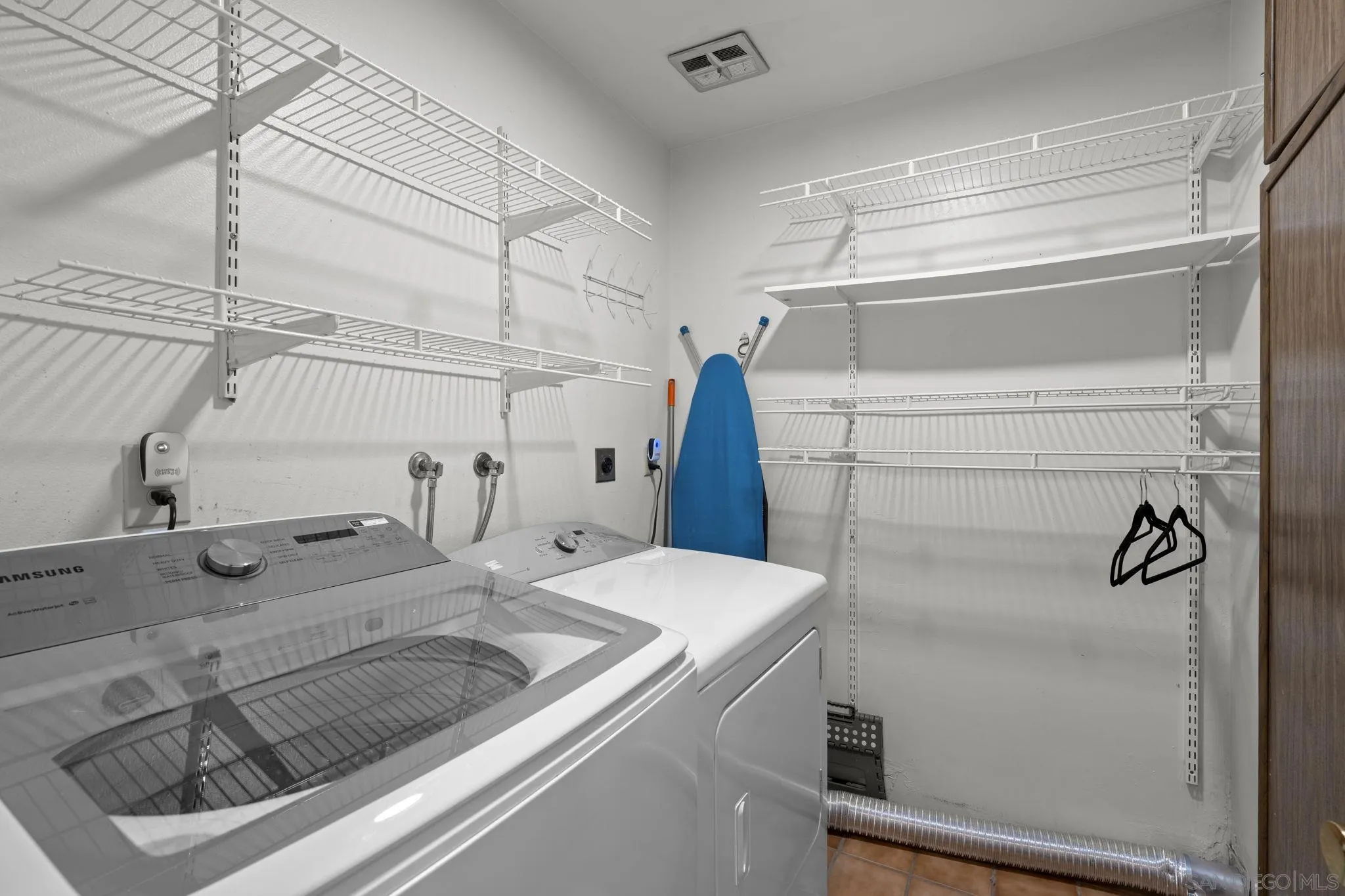 https://cdn.realtyfeed.com/cdn/127/250041854/1e350a4b2a8ee5d3da77f133311d3504.webp