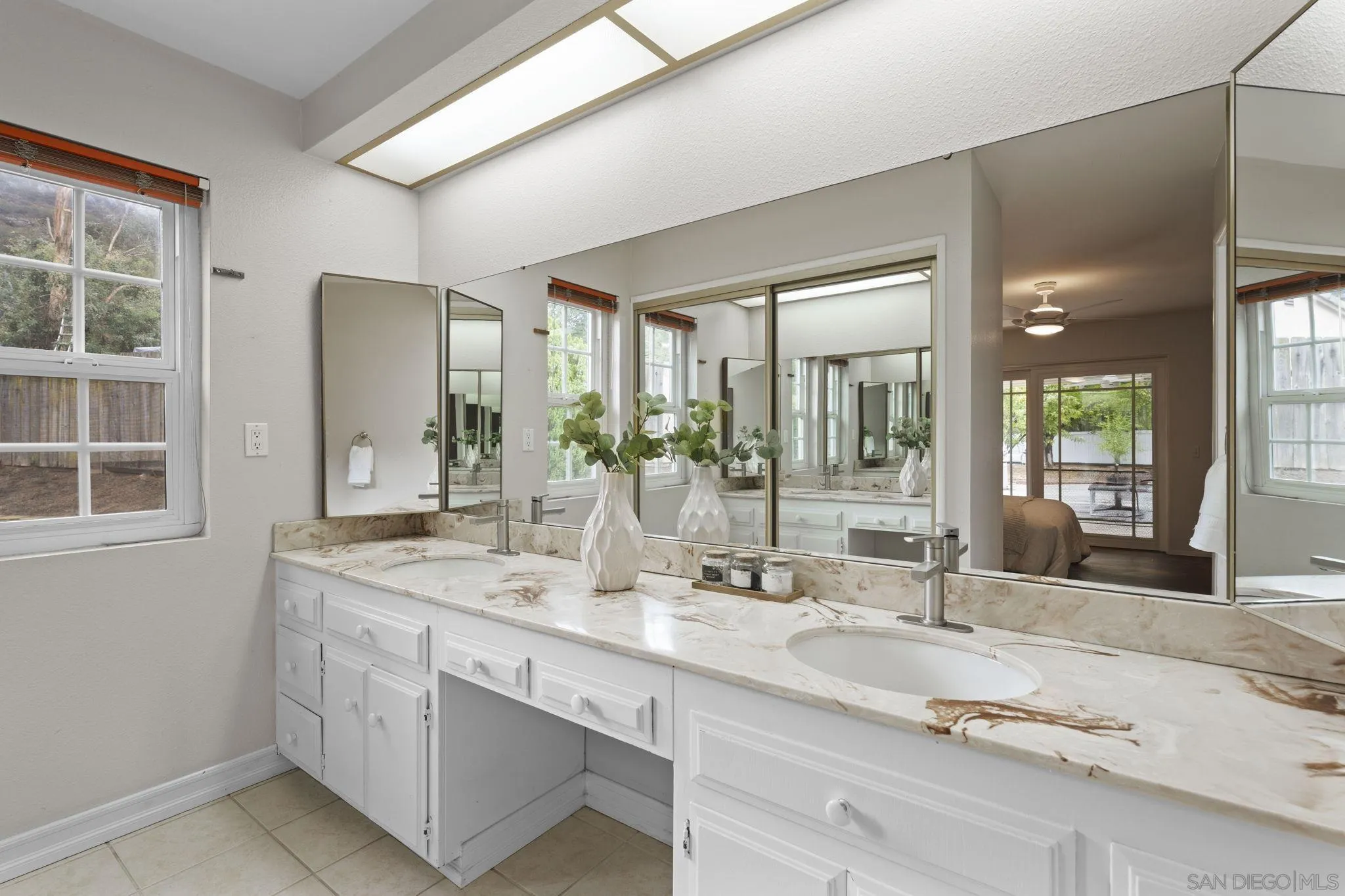 https://cdn.realtyfeed.com/cdn/127/250041854/2383b0ac1d31acc4d5dafdf9c38af4cb.webp