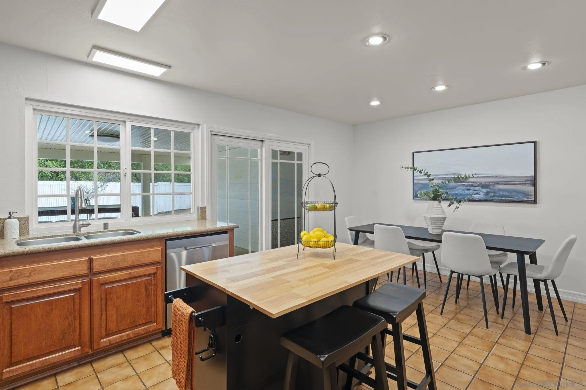 https://cdn.realtyfeed.com/cdn/127/250041854/9dfffd20f4a4db6d05e3a6d0c937366b.webp
