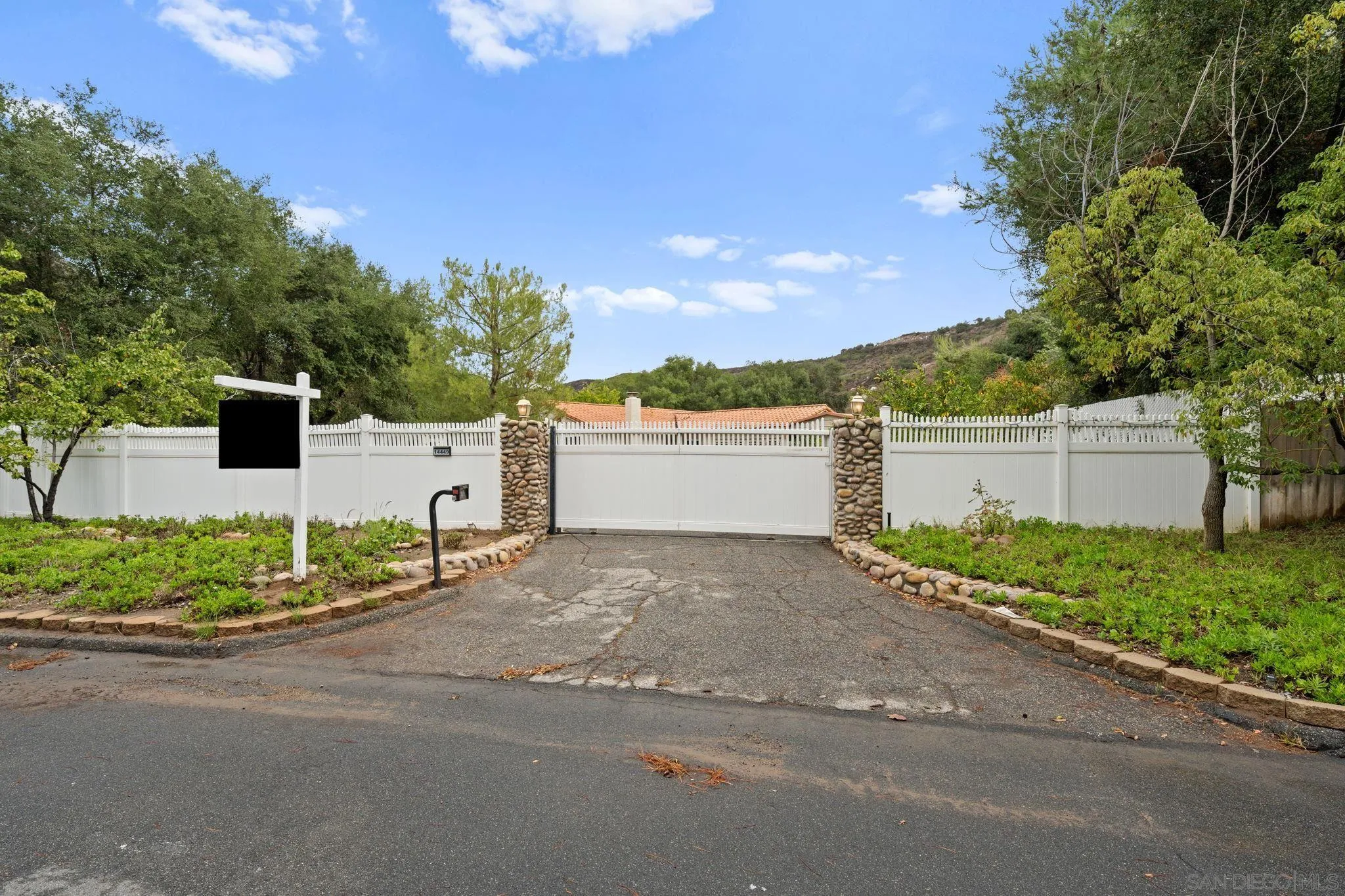 https://cdn.realtyfeed.com/cdn/127/250041854/cfe5081ccad7c9ad8ed91df69fa66ee4.webp