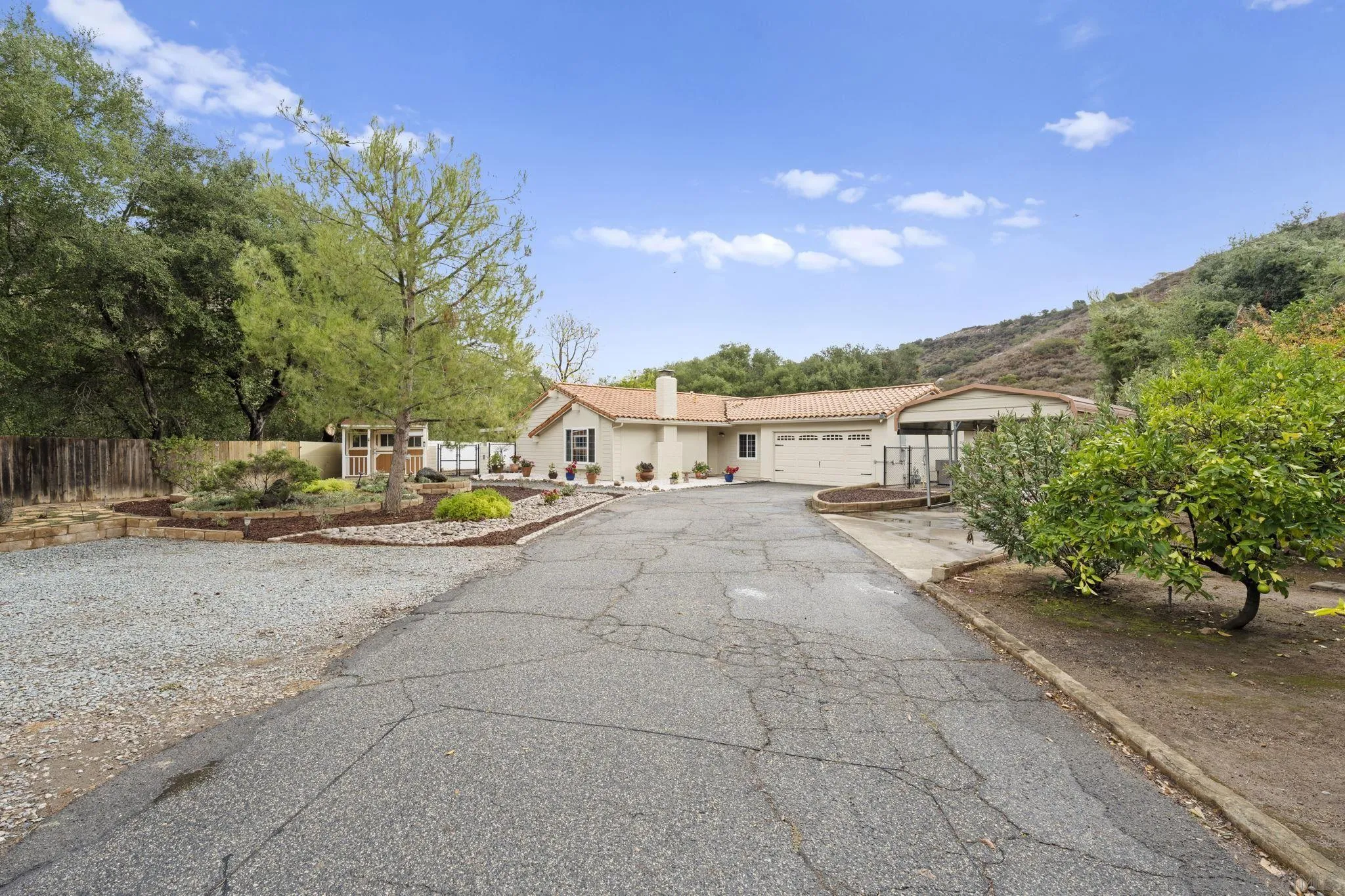 https://cdn.realtyfeed.com/cdn/127/250041854/e11c7c24f05730d99bd675c78bd3c976.webp
