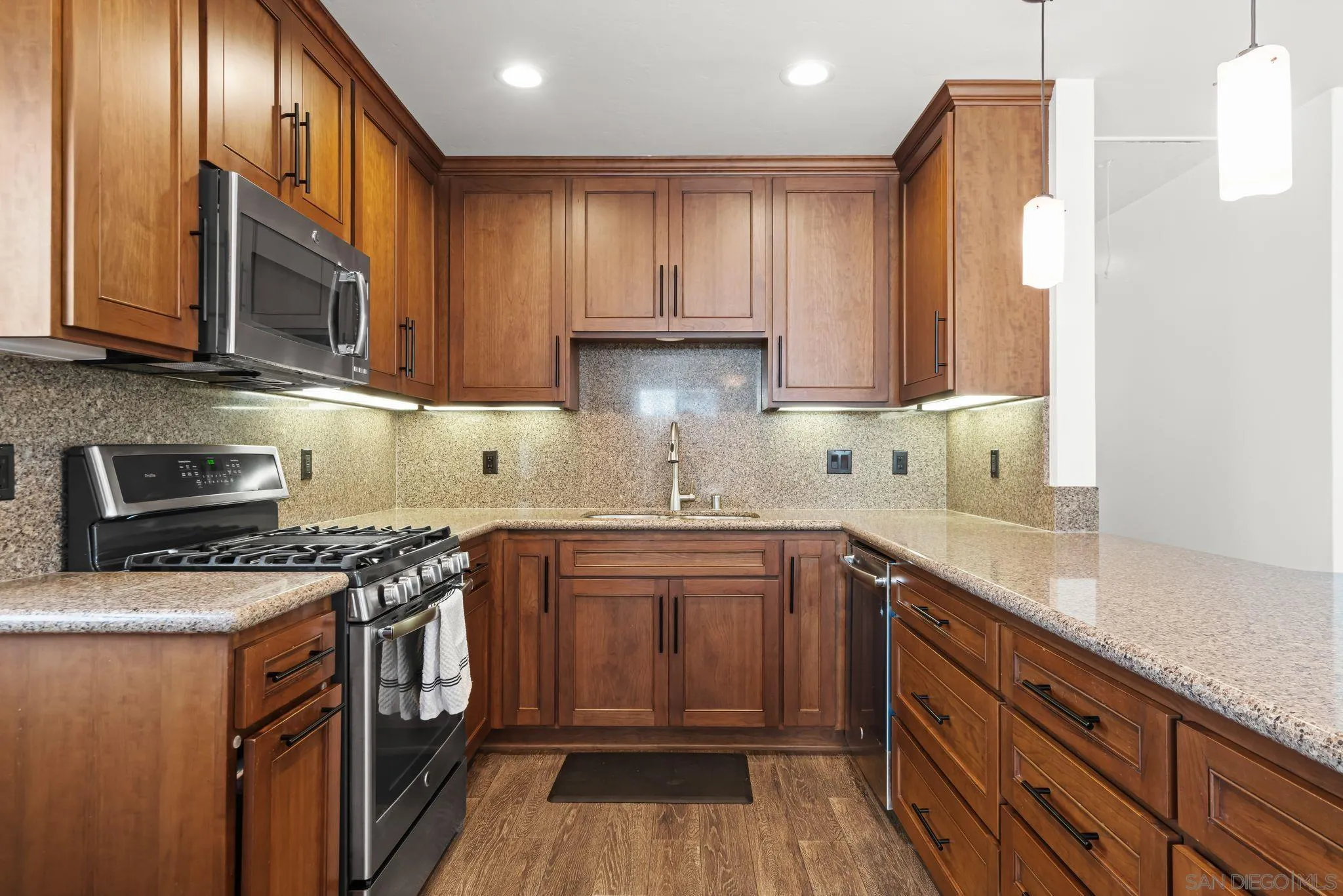 https://cdn.realtyfeed.com/cdn/127/250041858/f614224ce43f3dc45507d0535957c4b4.webp