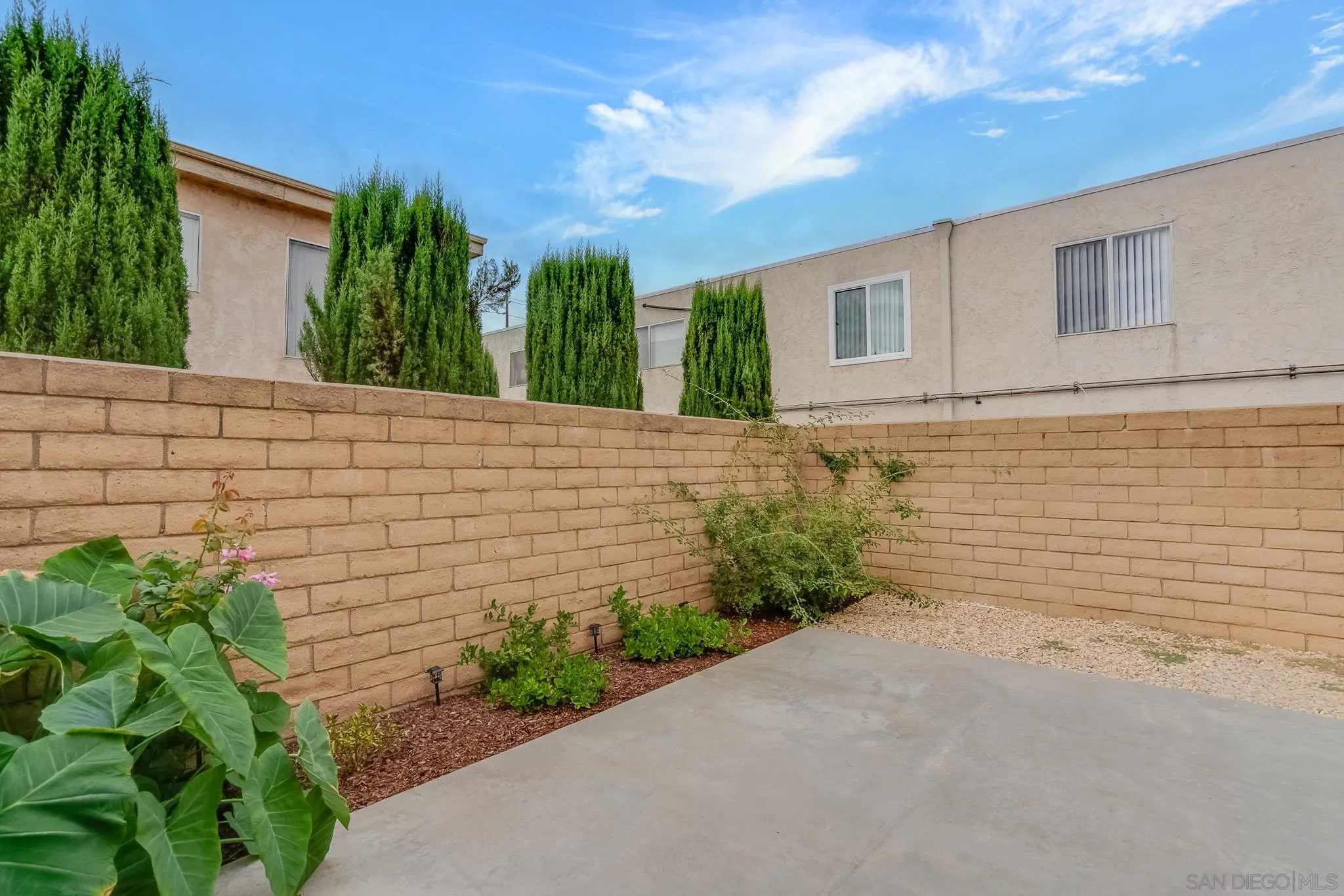 https://cdn.realtyfeed.com/cdn/127/250041860/cbb0f8e2435794edcb46b194892d5622.webp