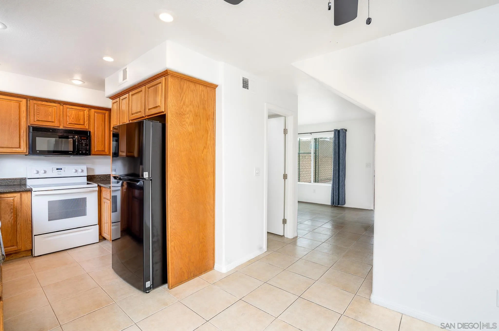 https://cdn.realtyfeed.com/cdn/127/250041860/df896c75bd01baa218ecd6d7b7715e4f.webp