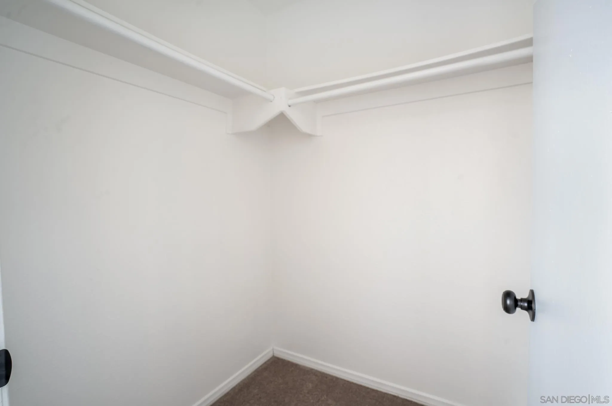 https://cdn.realtyfeed.com/cdn/127/250041860/eab9f9bcdbb8c9ebbdd9d1341712a1ec.webp