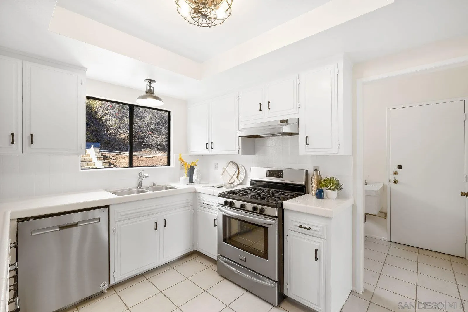 https://cdn.realtyfeed.com/cdn/127/250041863/d1fc06518f6c66a747e74bd9a57cea0f.webp
