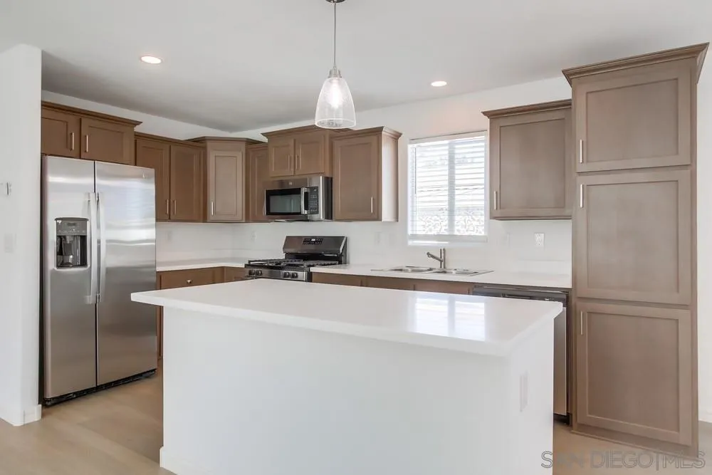 https://cdn.realtyfeed.com/cdn/127/250041864/4d23e44e73b6fae59de0ed5ee0d12745.webp