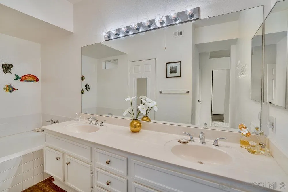 https://cdn.realtyfeed.com/cdn/127/250041873/134bb8935de2b939ff7e3b281e67a88d.webp