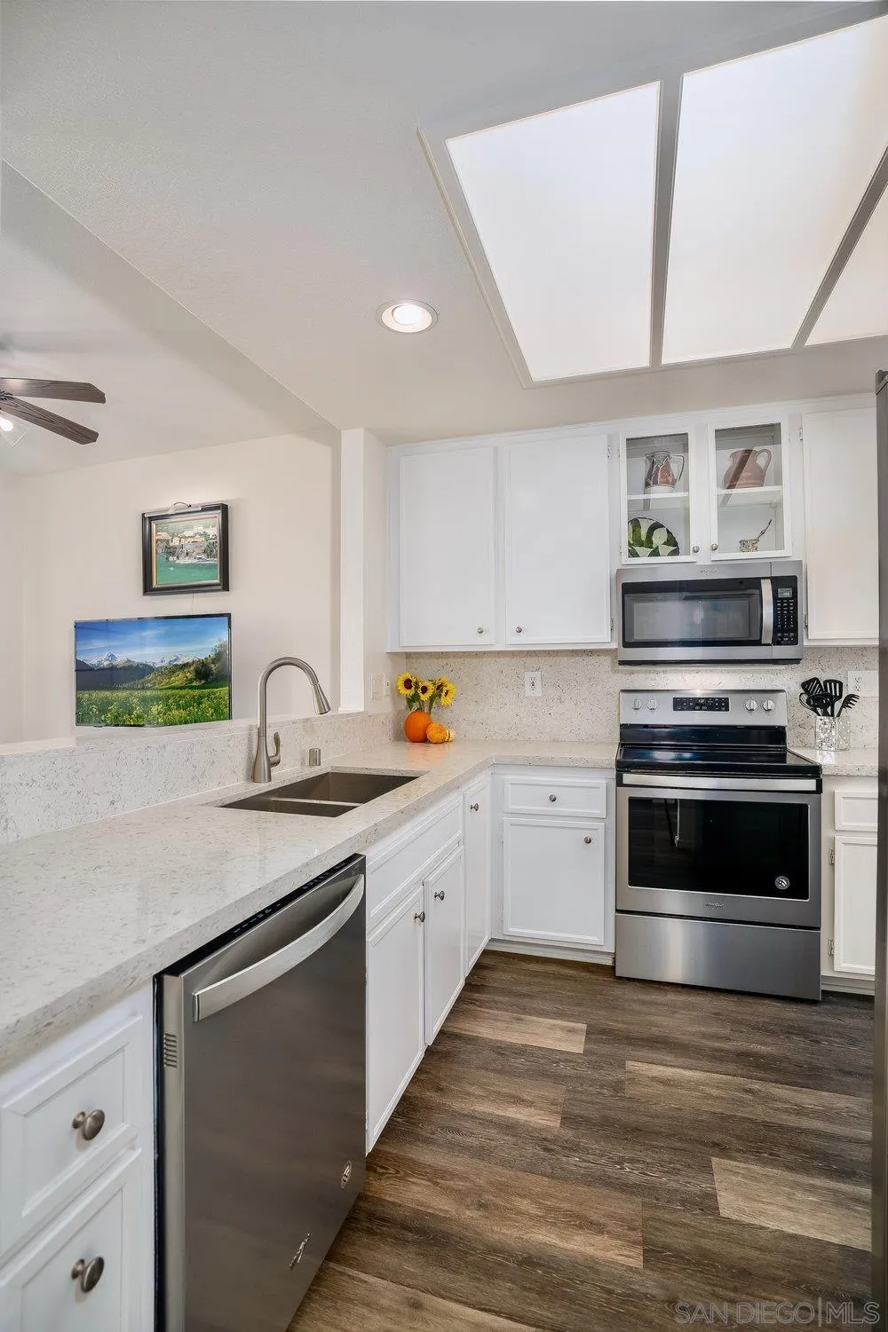 https://cdn.realtyfeed.com/cdn/127/250041873/961a1a0df2c88e0c6f53e0849718323a.webp