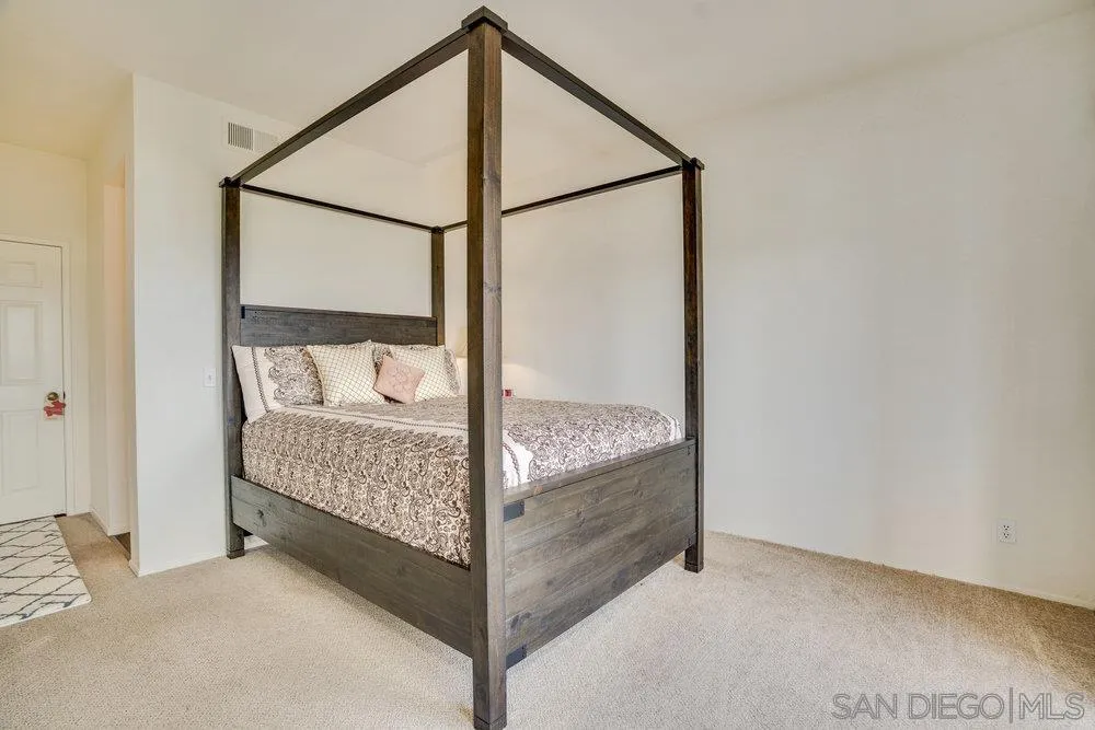 https://cdn.realtyfeed.com/cdn/127/250041873/a8ae22a9513f1223344876cb0bab4c02.webp