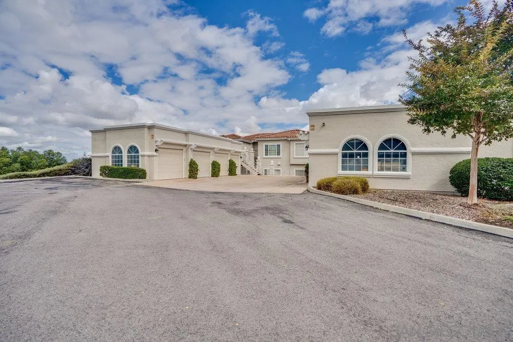 https://cdn.realtyfeed.com/cdn/127/250041873/f3bdd1b21cef8613f2ae6e756b30274e.webp