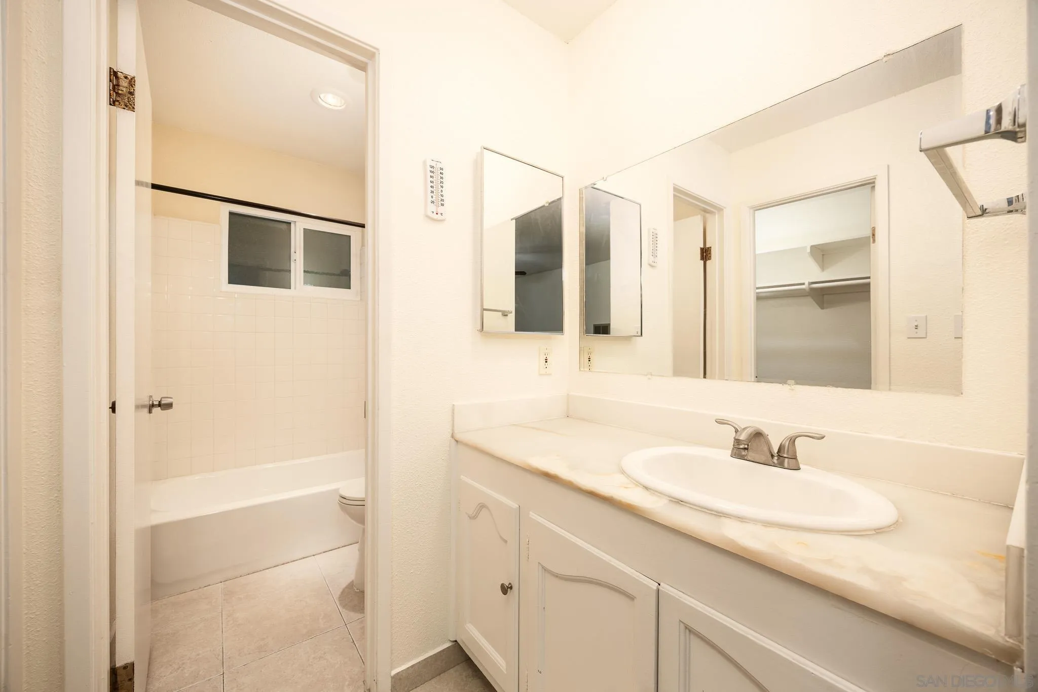 https://cdn.realtyfeed.com/cdn/127/250041875/762f4c782732bb374bc84afca28a6a8d.webp