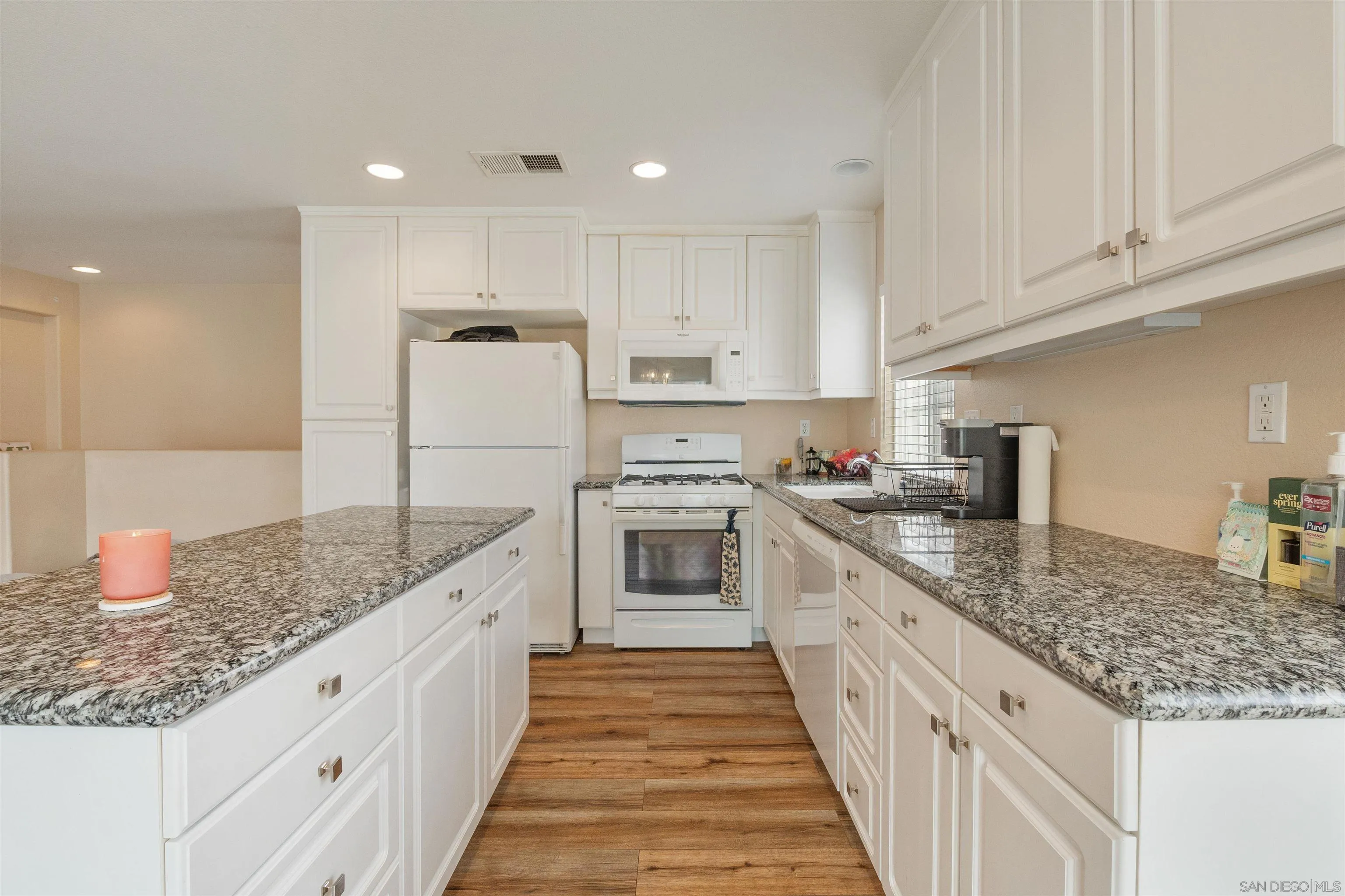 Photo #8: 250041878 Listing: Photo #8