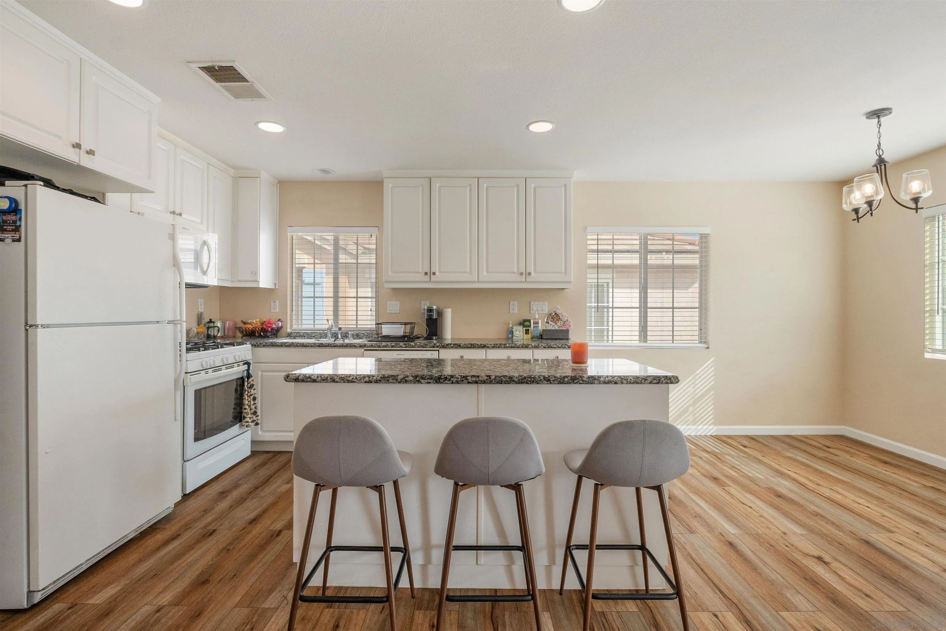 Photo #7: 250041878 Listing: Photo #7