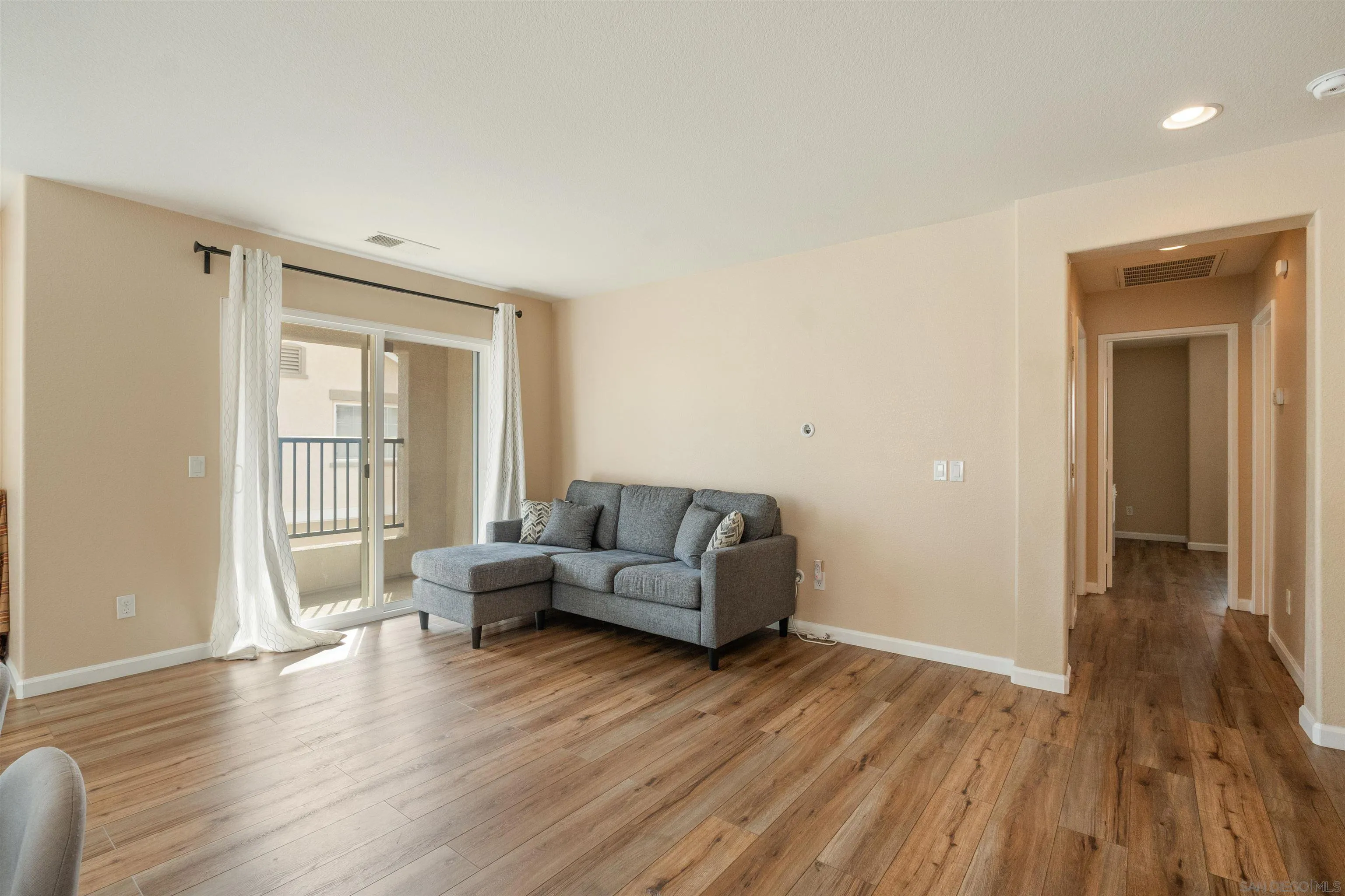 Photo #4: 250041878 Listing 