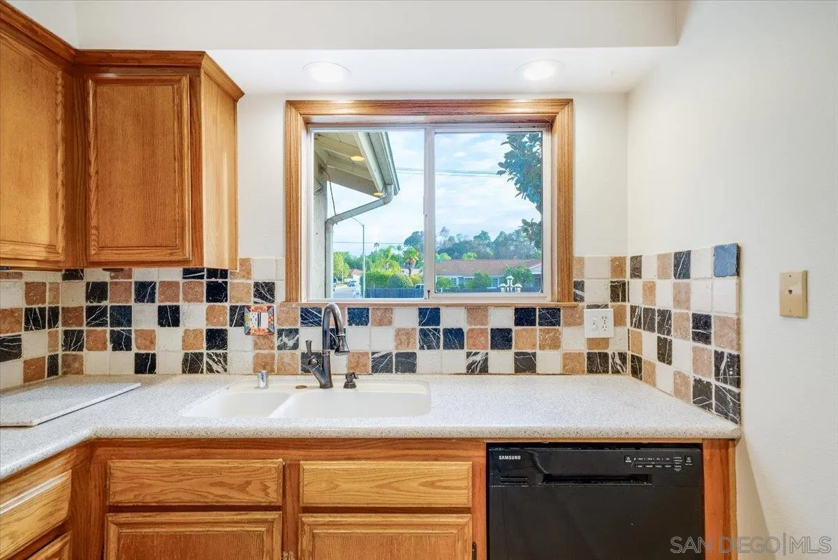 https://cdn.realtyfeed.com/cdn/127/250041879/893ffb5fd1afc48474ea4f8d3fd4e55b.webp