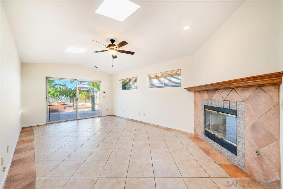 https://cdn.realtyfeed.com/cdn/127/250041879/abd98e45bdfe18d3d4b5ef7374fece5d.webp