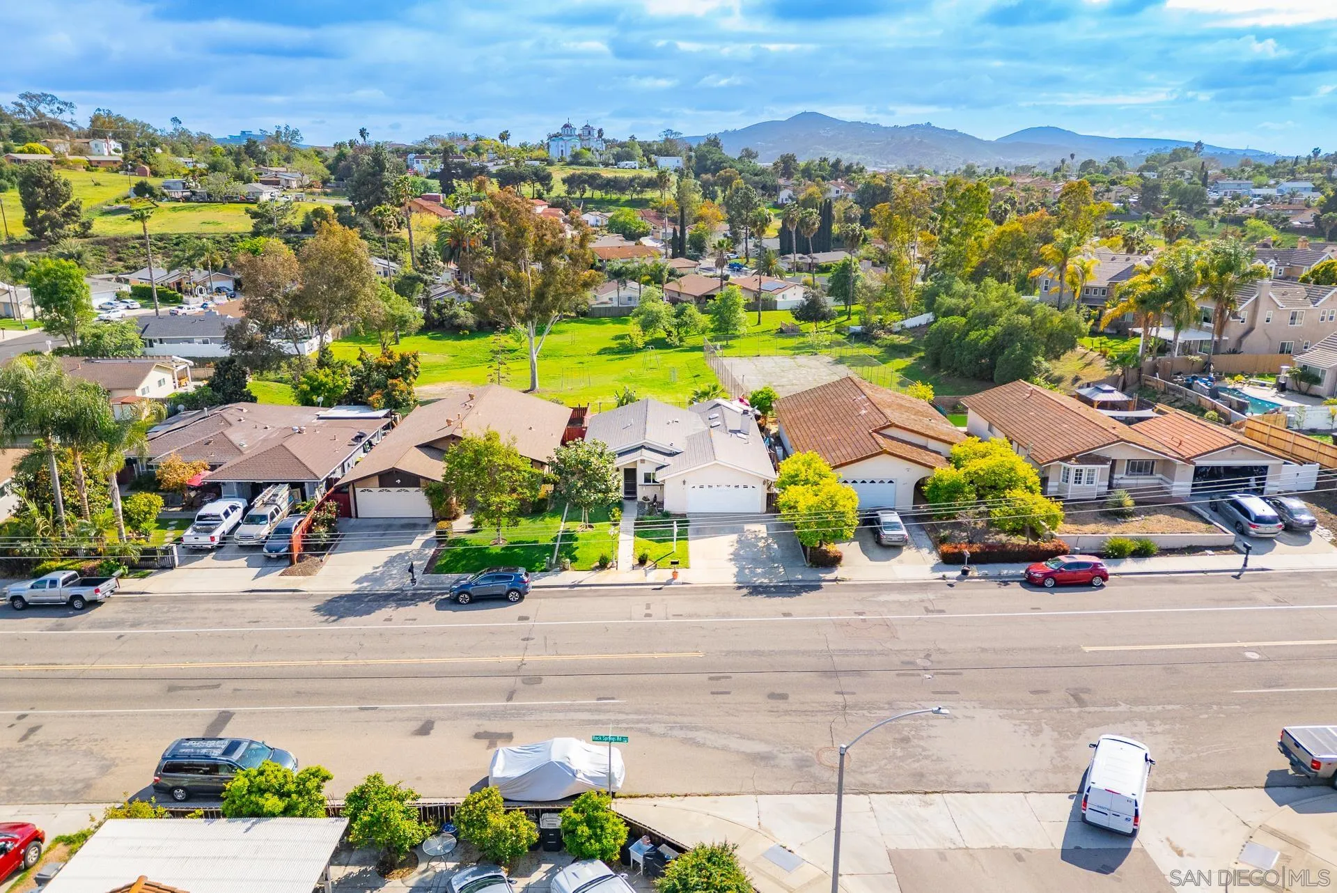 https://cdn.realtyfeed.com/cdn/127/250041879/ec38270a2bb7d6e8b17ac2e19081204f.webp