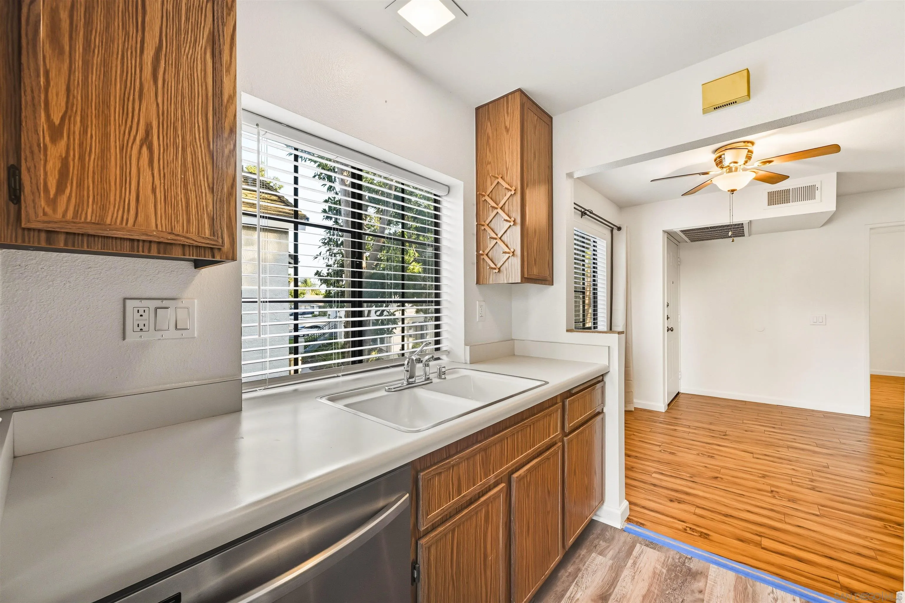 https://cdn.realtyfeed.com/cdn/127/250041880/2b577f0799f15cacb40fdcaeb78edc3f.webp