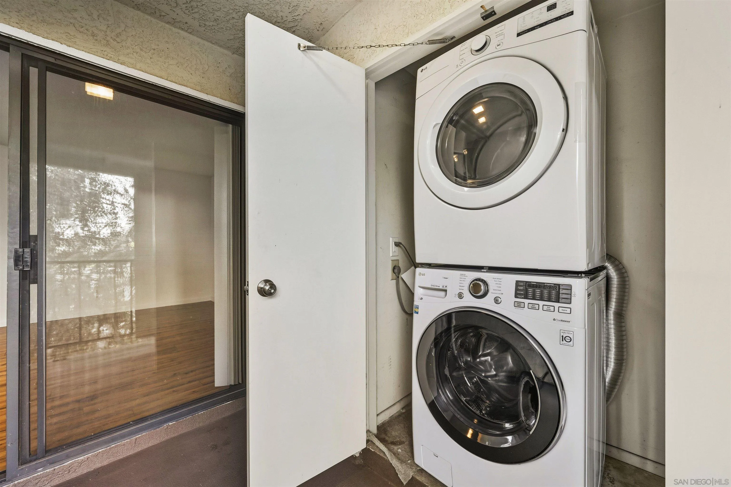 https://cdn.realtyfeed.com/cdn/127/250041880/94bed11c87a5bc9a4344b08a8688f129.webp