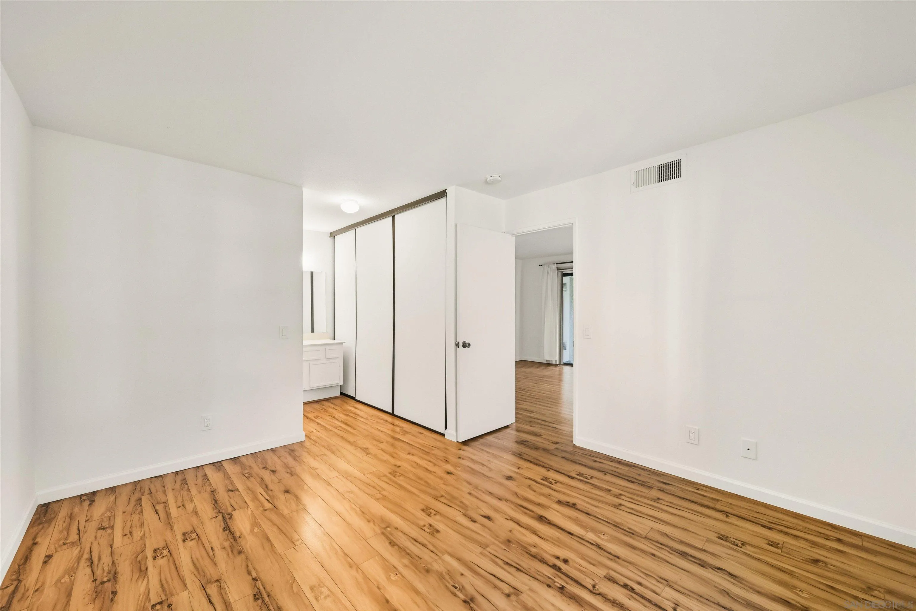 https://cdn.realtyfeed.com/cdn/127/250041880/ff5fe4186800b761d5bcfa803d3bb60a.webp
