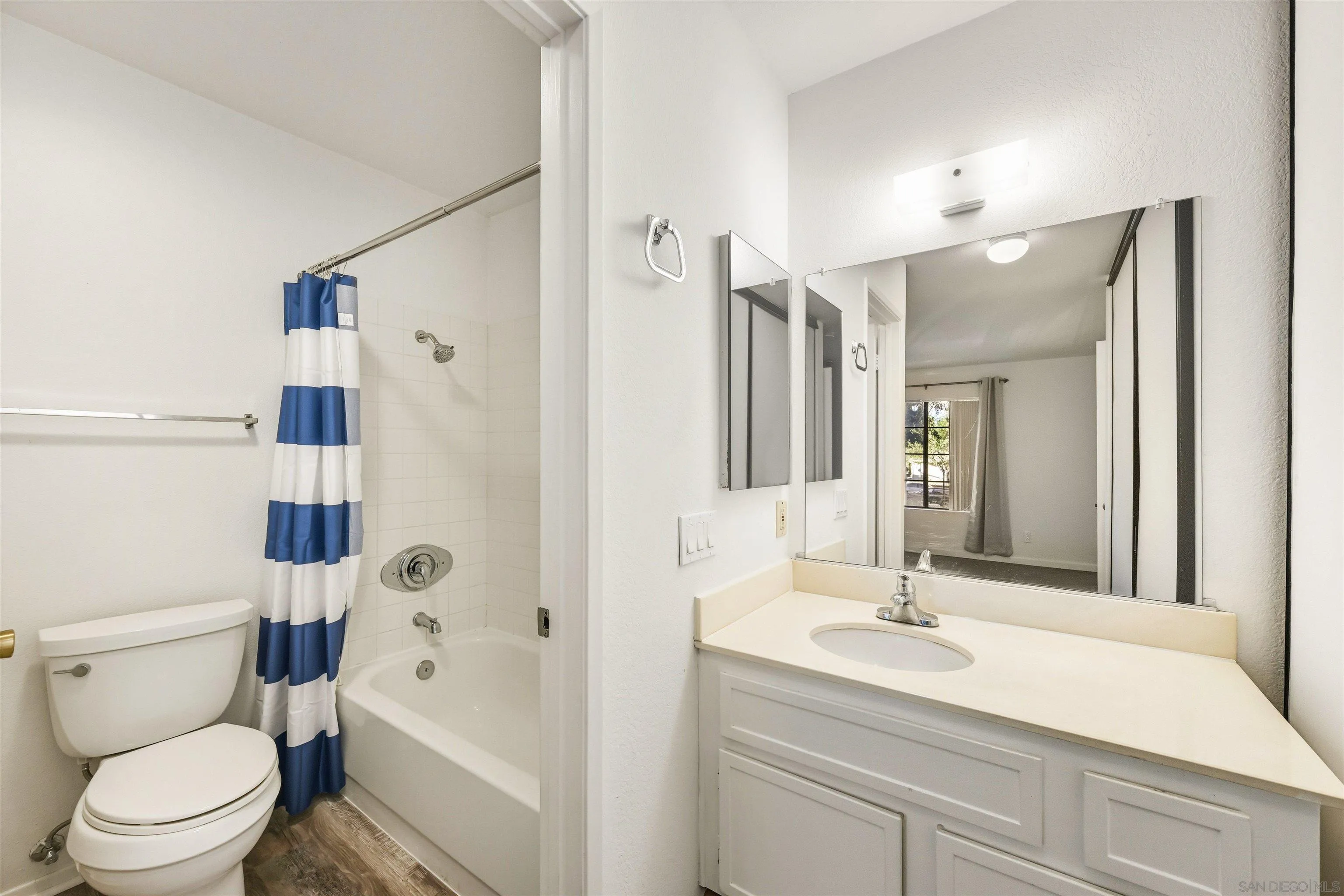 https://cdn.realtyfeed.com/cdn/127/250041880/ff9cedeae32f0f18807883f2d34a705e.webp