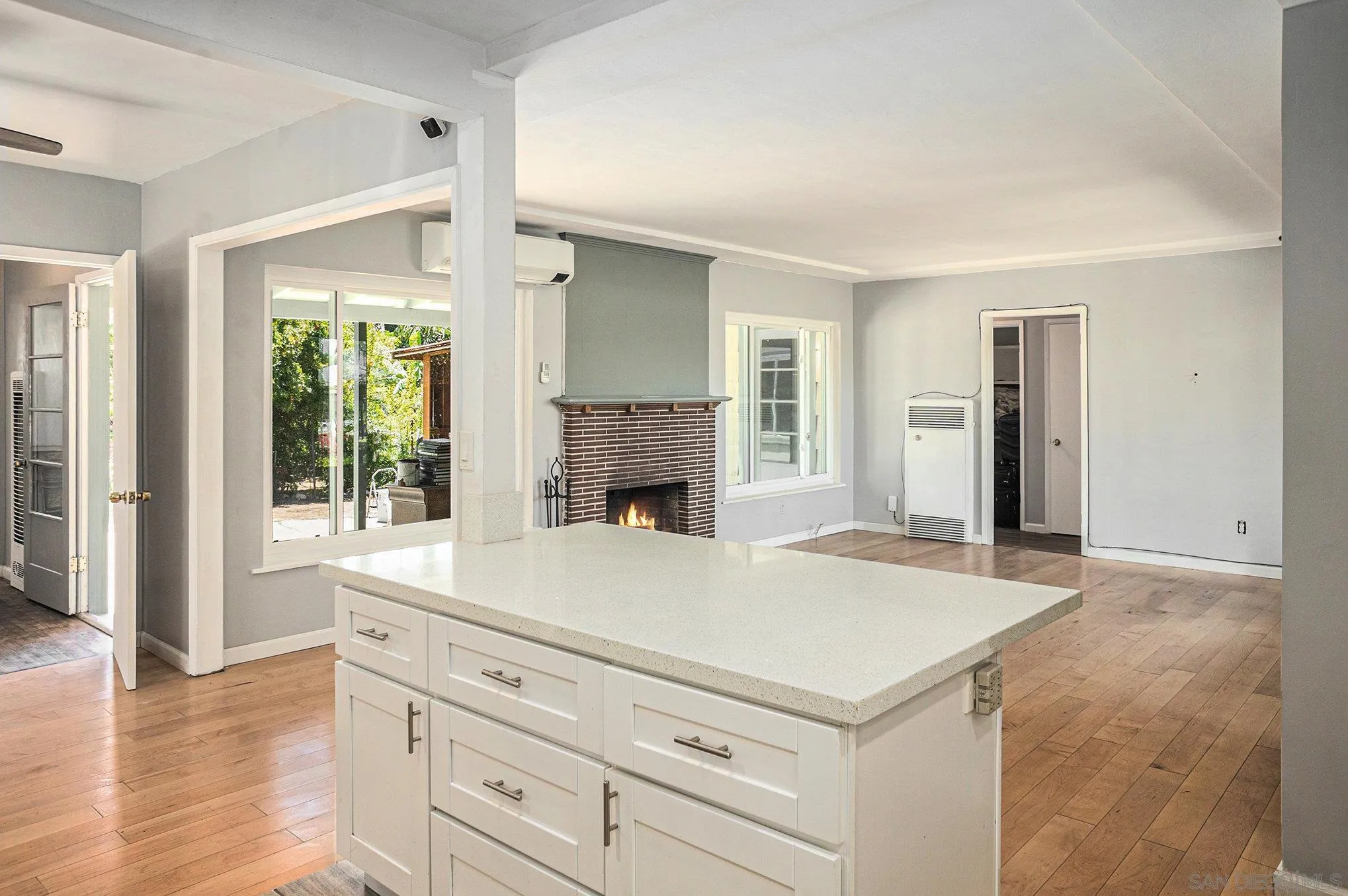 https://cdn.realtyfeed.com/cdn/127/250041889/c3338455a797cdd99af02384417fbc84.webp