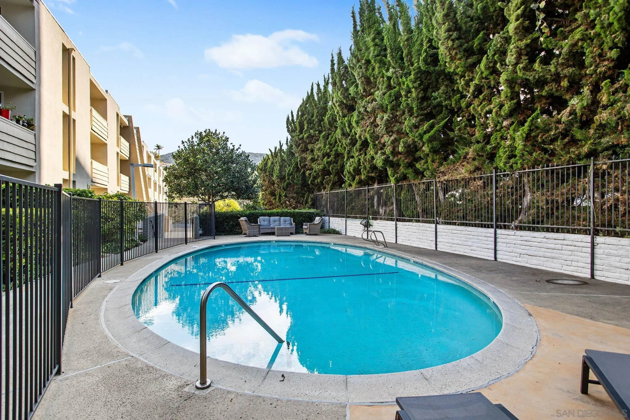 https://cdn.realtyfeed.com/cdn/127/250041891/63dd2da91498aed0f90d2a4f4999ed4a.webp