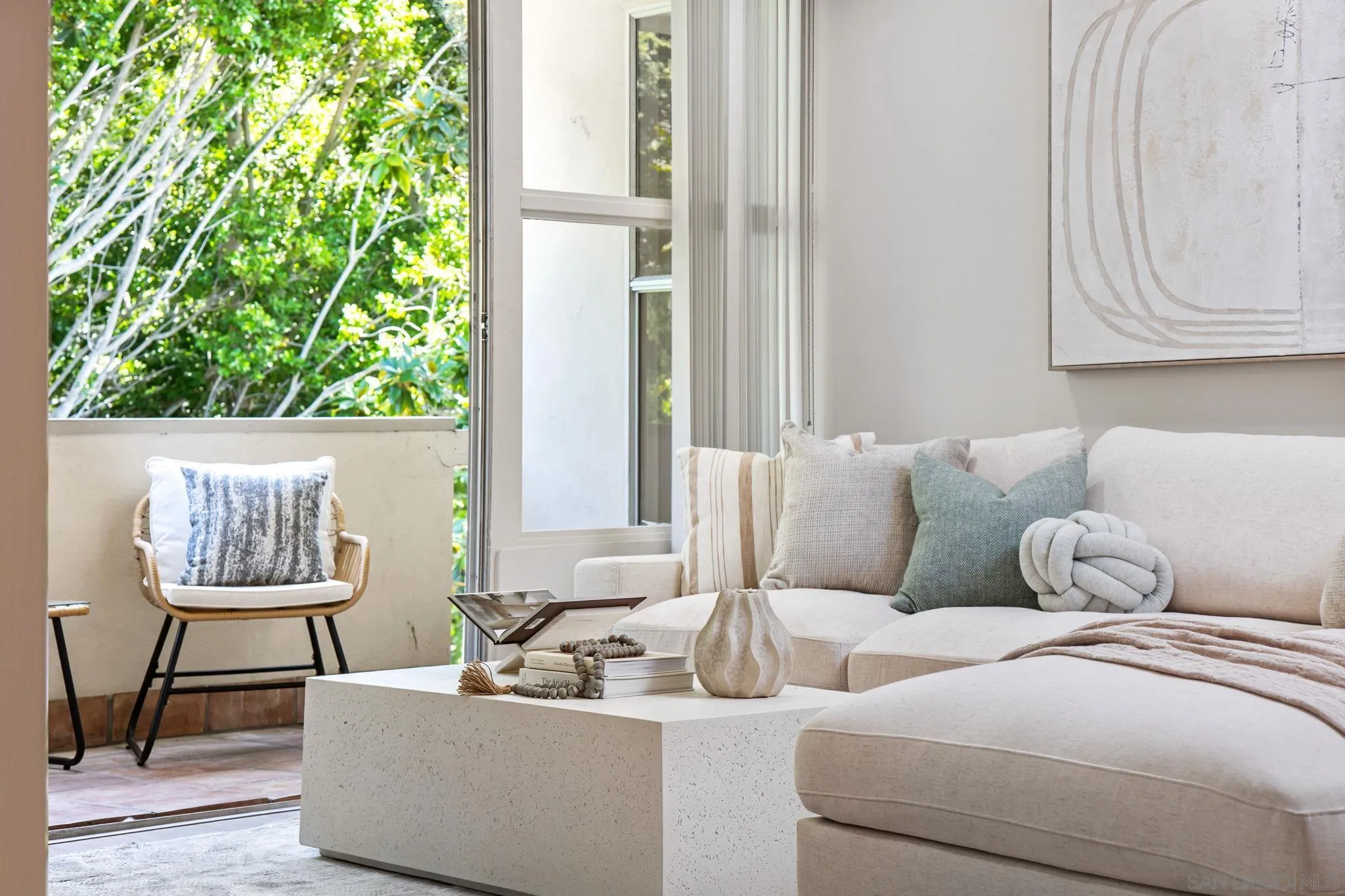 https://cdn.realtyfeed.com/cdn/127/250041891/de2a9a5b186ddada9c942a82c095e5a7.webp