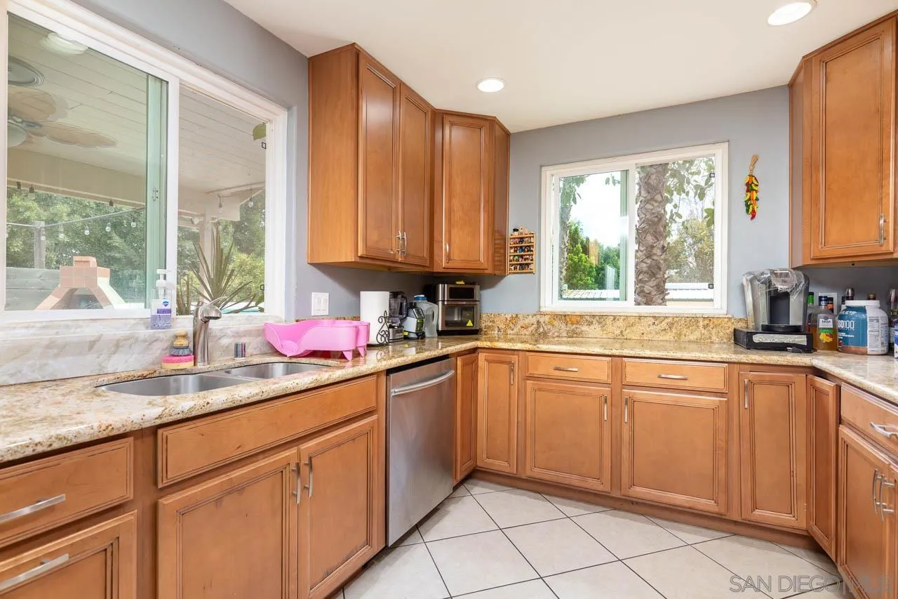 https://cdn.realtyfeed.com/cdn/127/250041892/71ef8ddde02df5f42391ef423ef2152d.webp