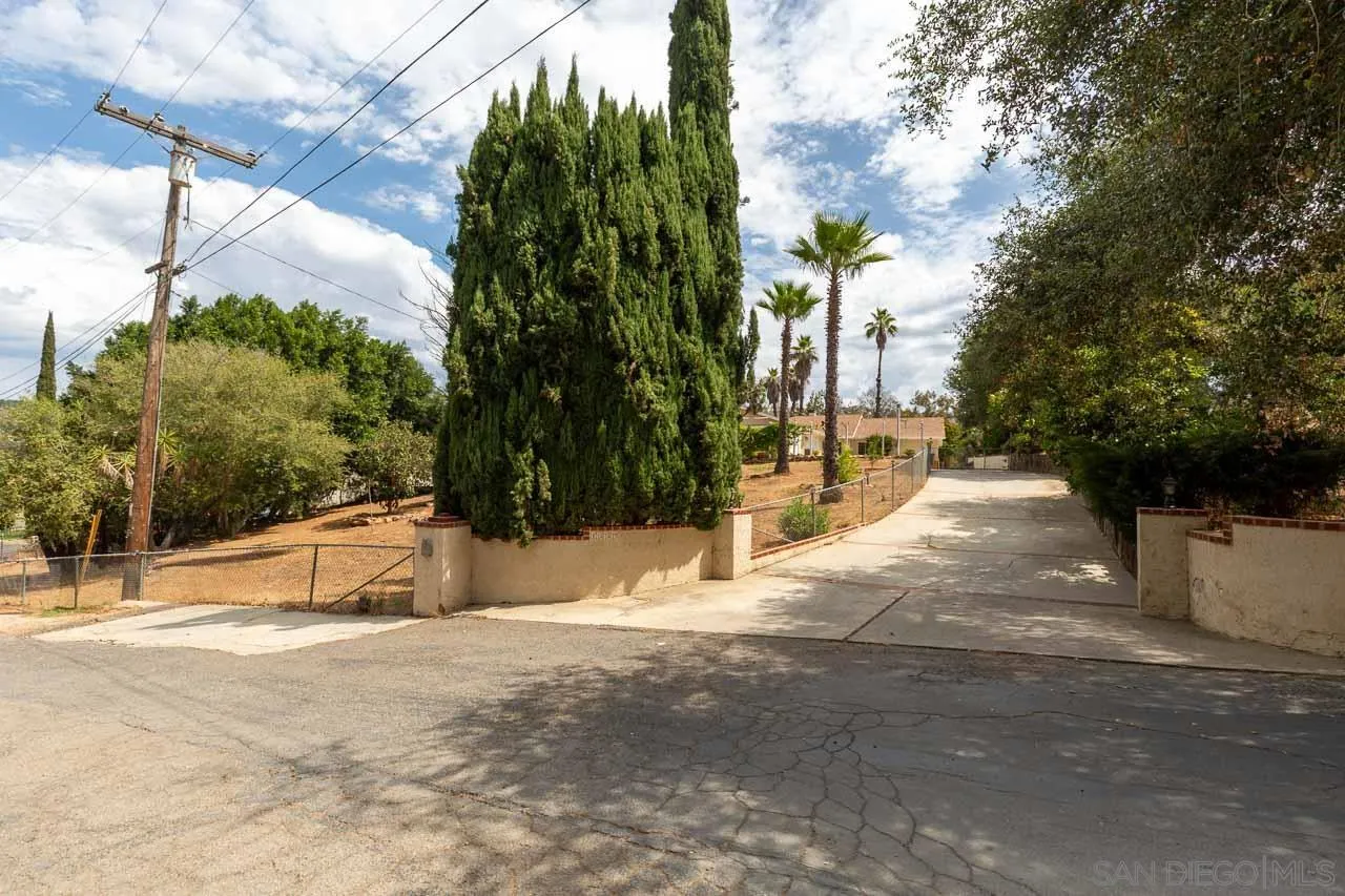 https://cdn.realtyfeed.com/cdn/127/250041892/ec692c2a9d58c86a8552e83a93520d5a.webp