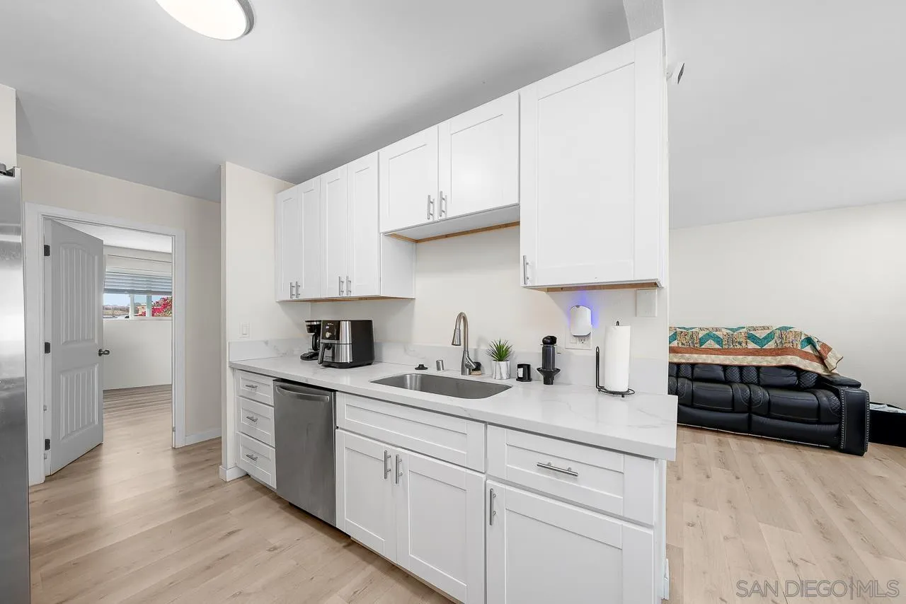 https://cdn.realtyfeed.com/cdn/127/250041895/bf30a34ebdfba78dc23f4e98e1749866.webp