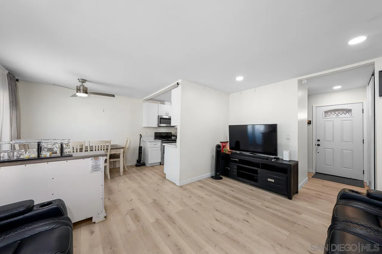 https://cdn.realtyfeed.com/cdn/127/250041895/f9a3a53b5ae5af8b655640b63bcf6ef0.webp