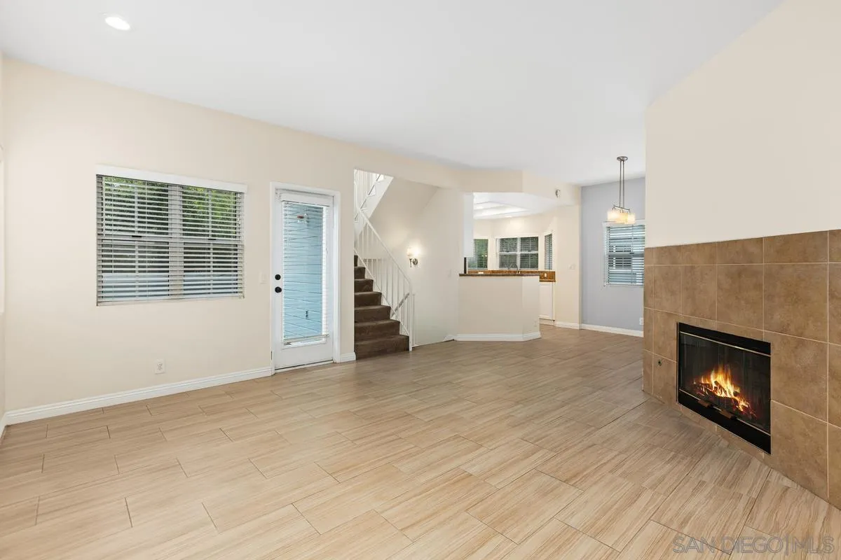 Photo #3: 250041896 Listing 