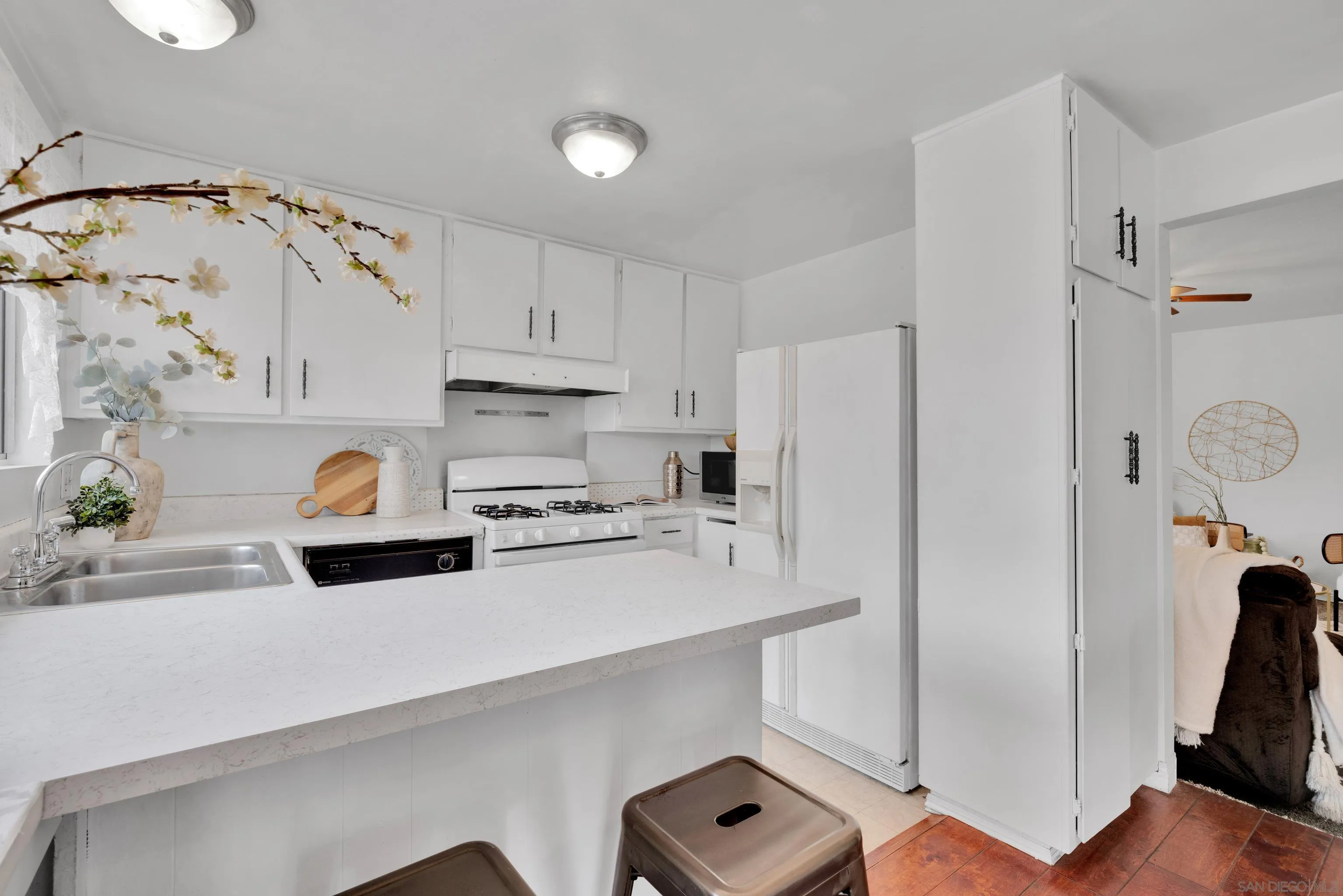 https://cdn.realtyfeed.com/cdn/127/250041899/ed3ec763fc88390de7aa7bfbe18b12c9.webp