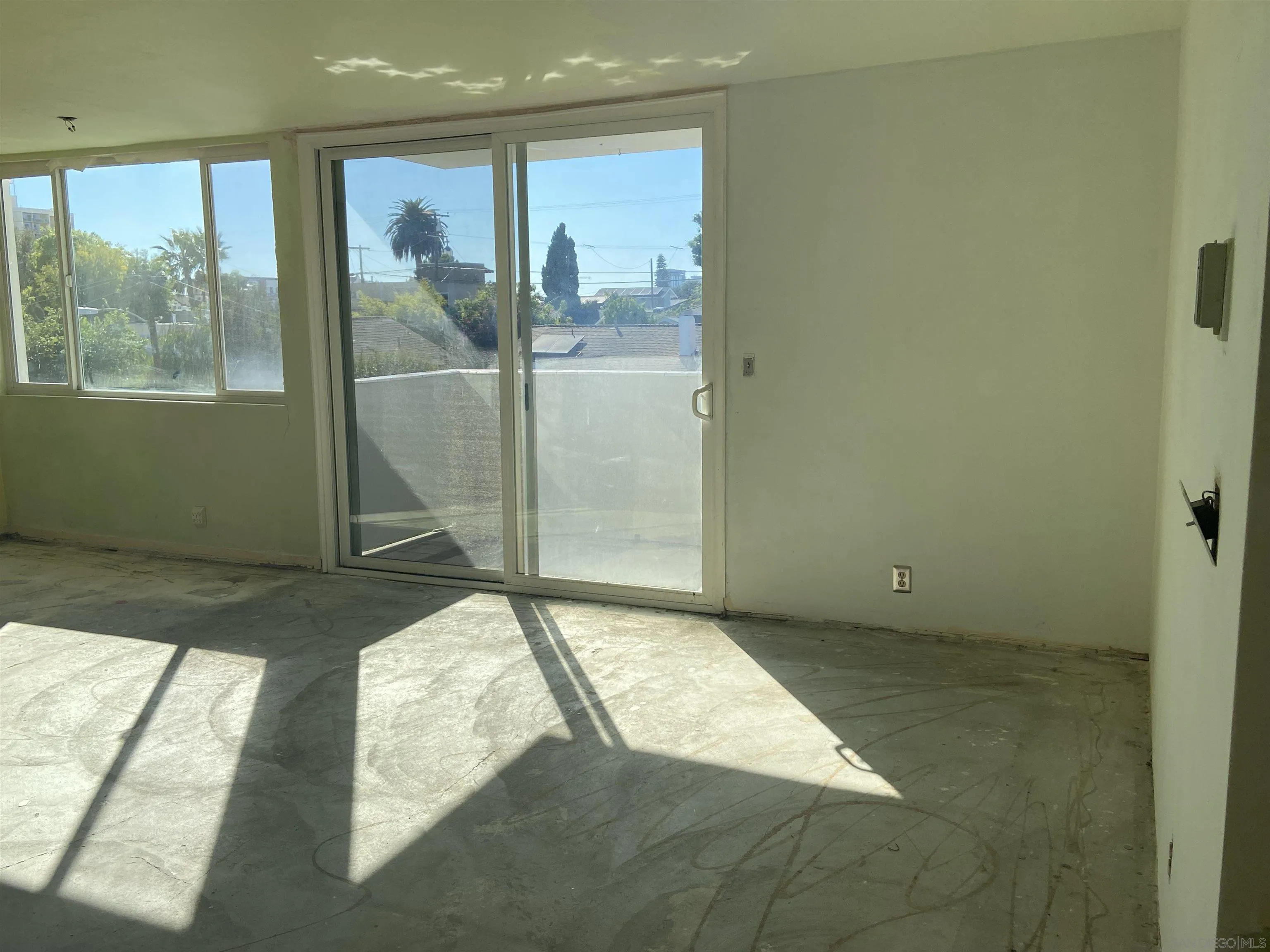 Photo #2: 250041900 Listing 