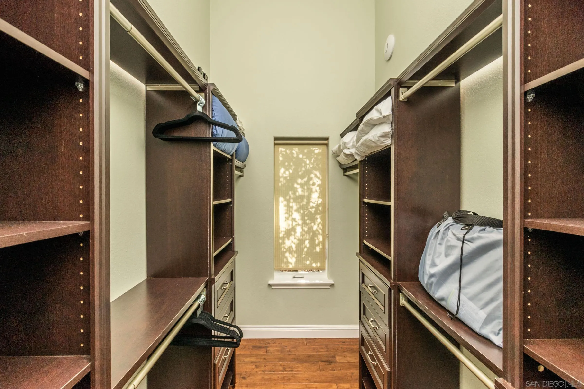 https://cdn.realtyfeed.com/cdn/127/250041901/2f4a05ffab7cb07883c246432ad766ea.webp
