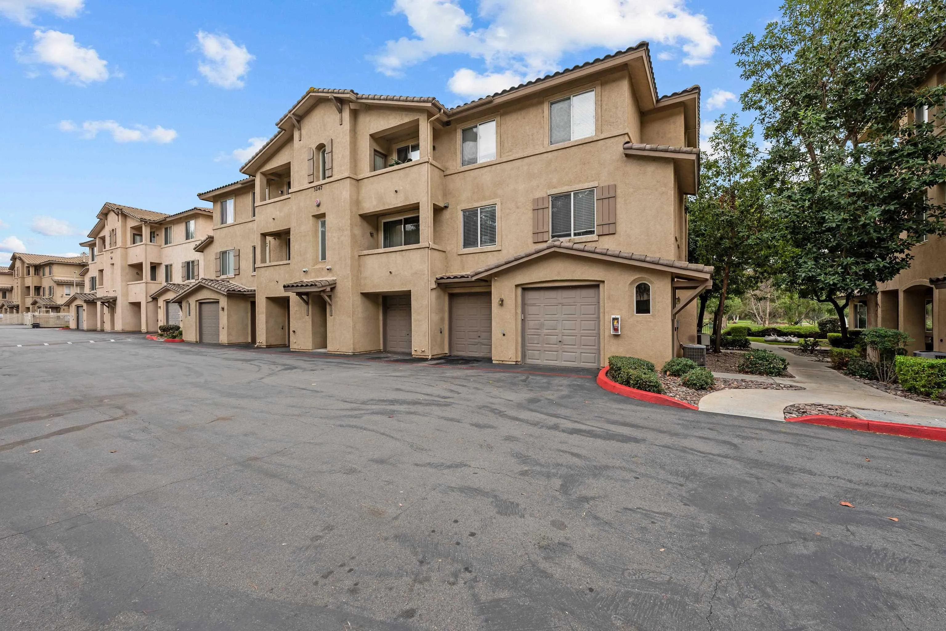 Photo #2: 250041907 Listing 